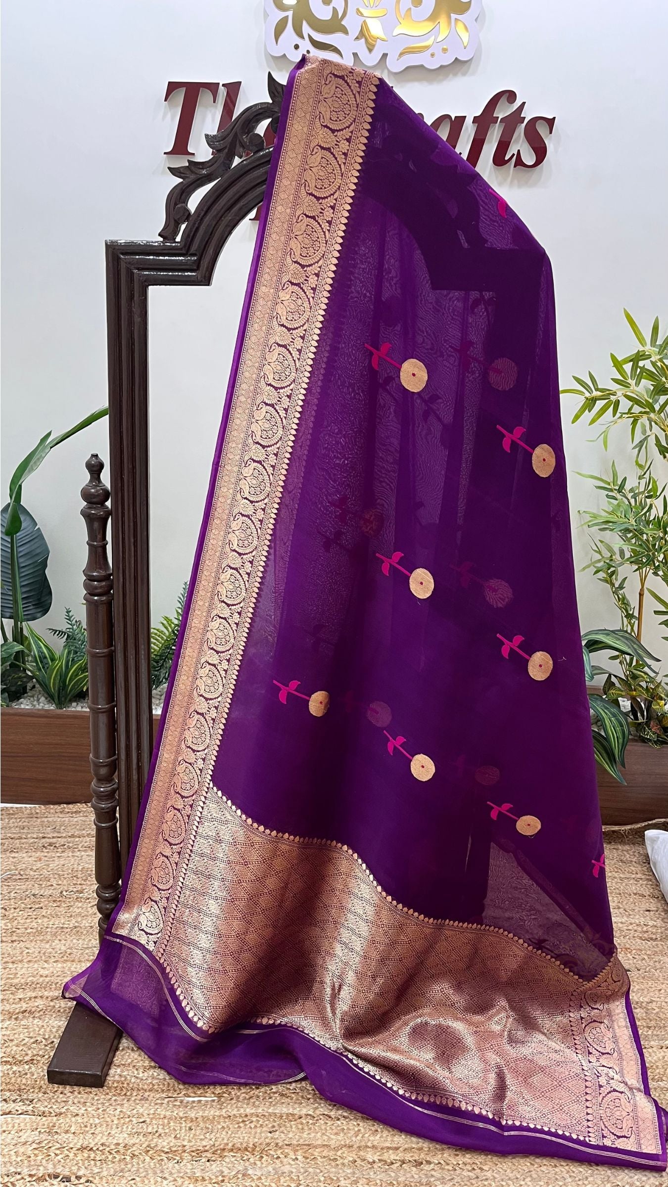 Pure Kora Silk Handloom Banarasi Saree - With Kadhua motifs