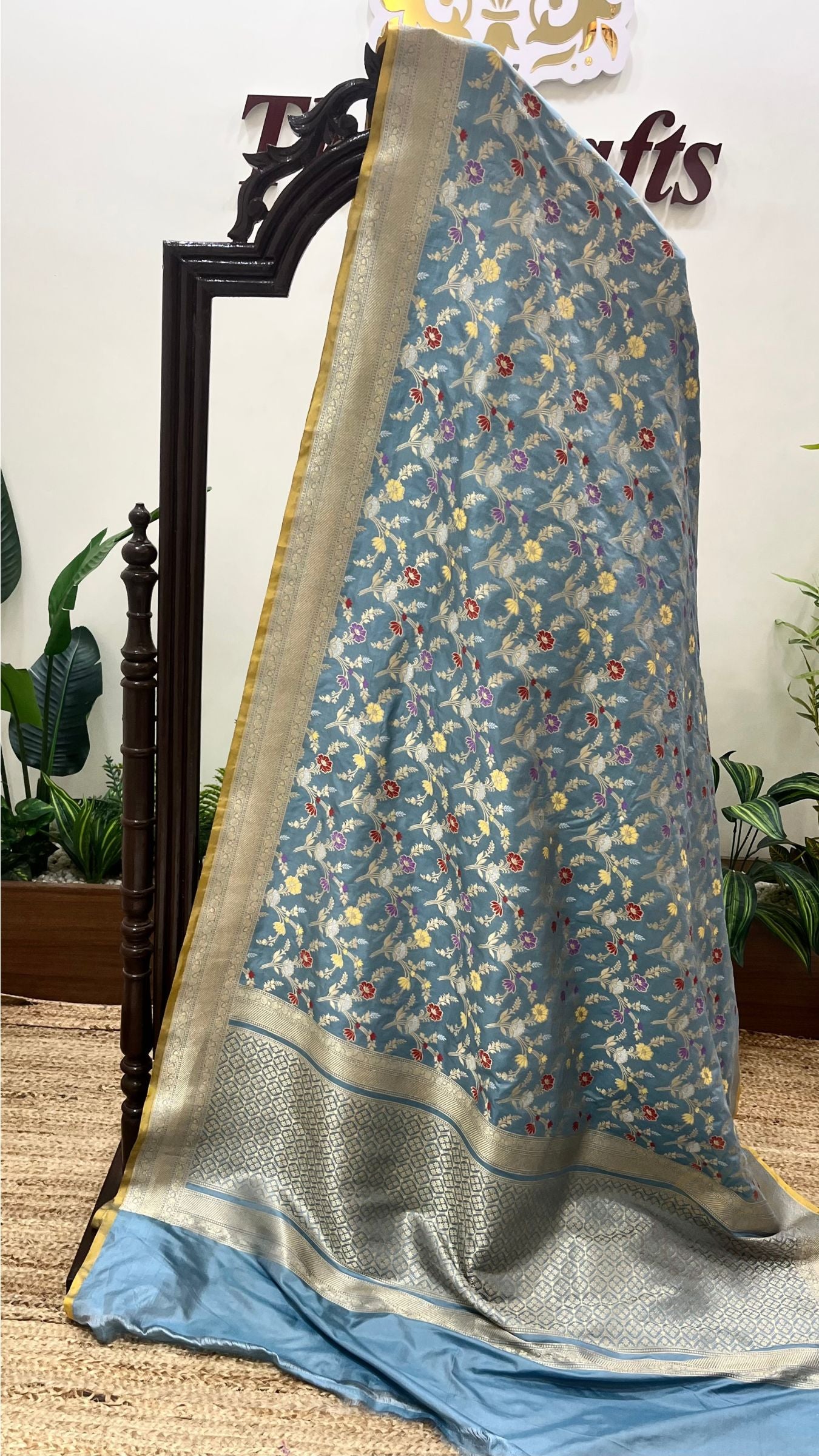 Pure Katan Silk Handloom Banarasi Saree - Jaal Work With Meenakari