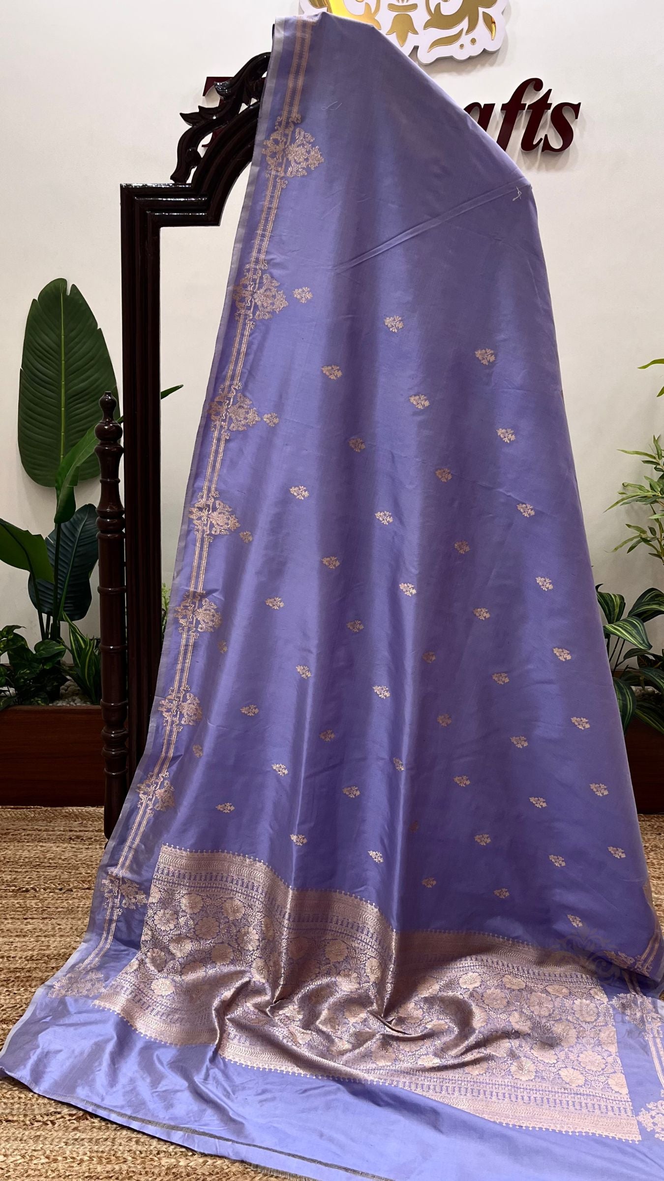 Pure Katan Silk Handloom Banarasi Saree - with kadhua motifs