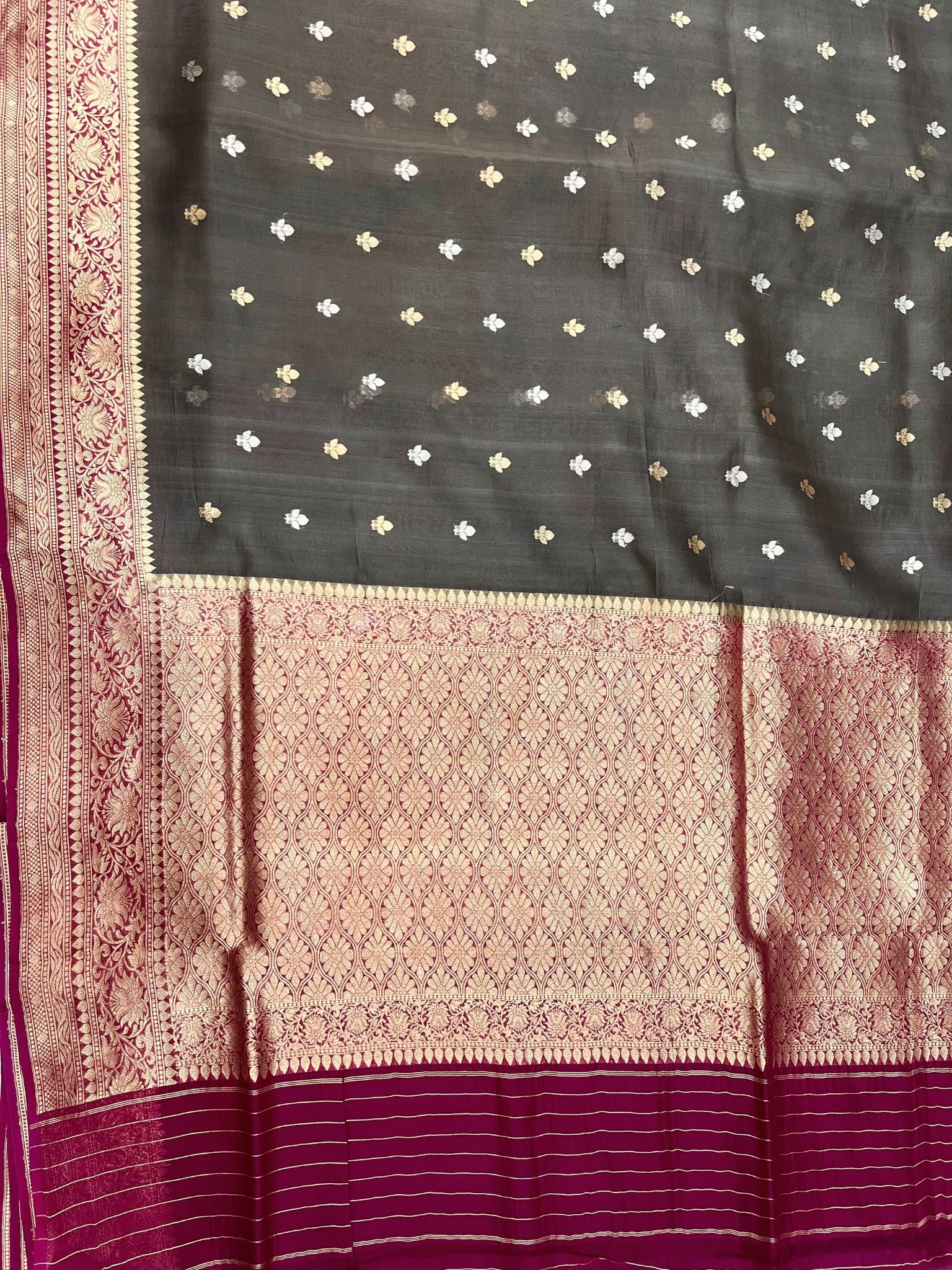 Pure Kora Silk Handloom Banarasi Saree - With Kadhua motifs