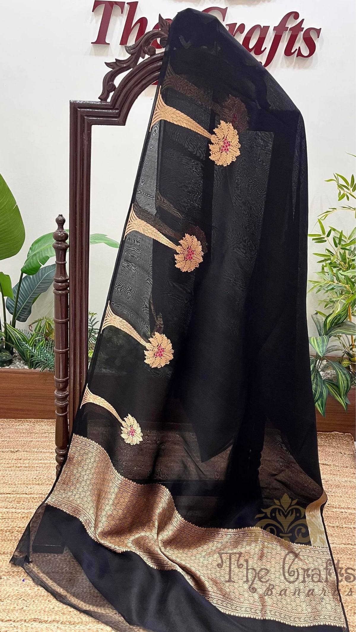 Pure Kora Silk Handloom Banarasi Saree - With Kadhua motifs