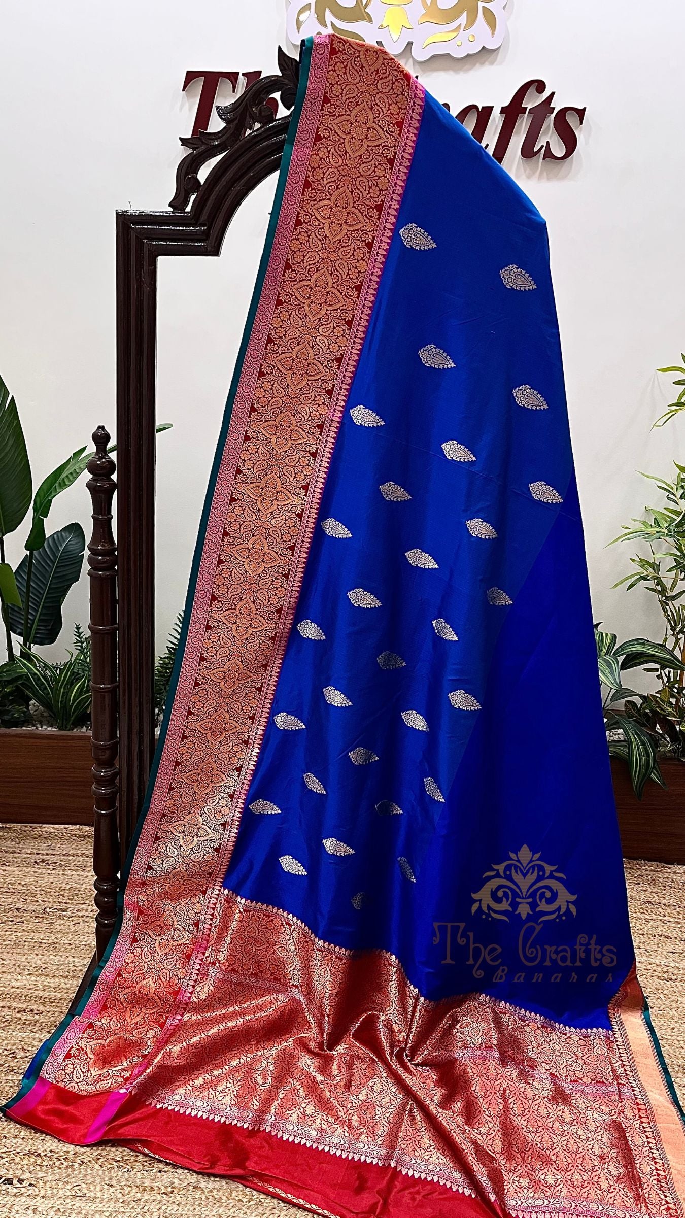 Pure Katan Silk Handloom Banarasi Saree - with kadhua motifs