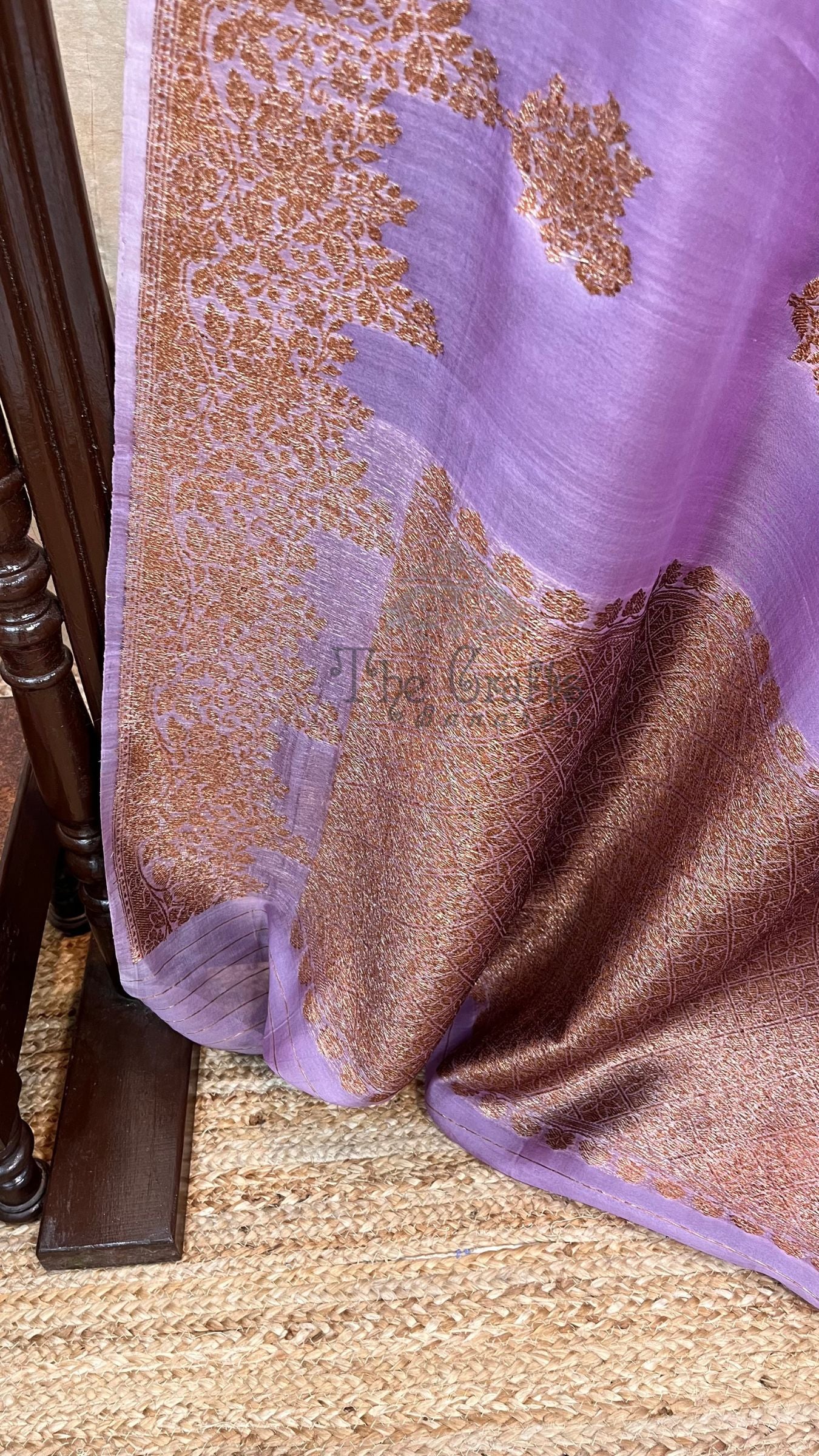 Pure Kora Silk Handloom Banarasi Saree - With Kadhua motifs