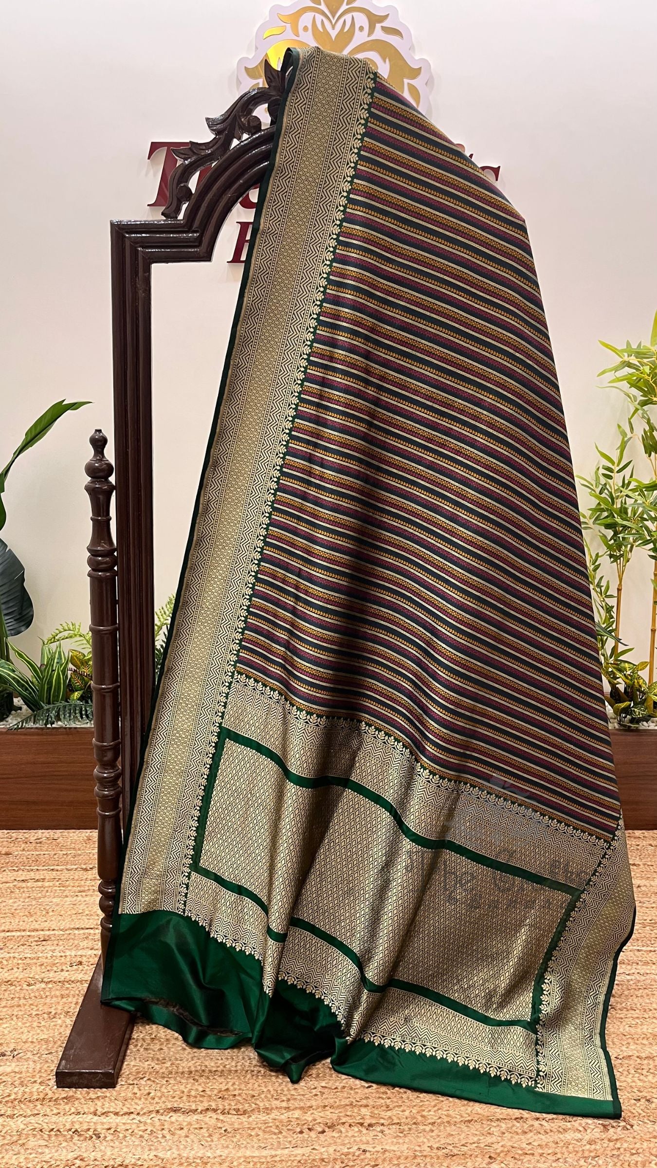 Rangkat Pure Katan Silk Handloom Banarasi Saree - with kadhua work