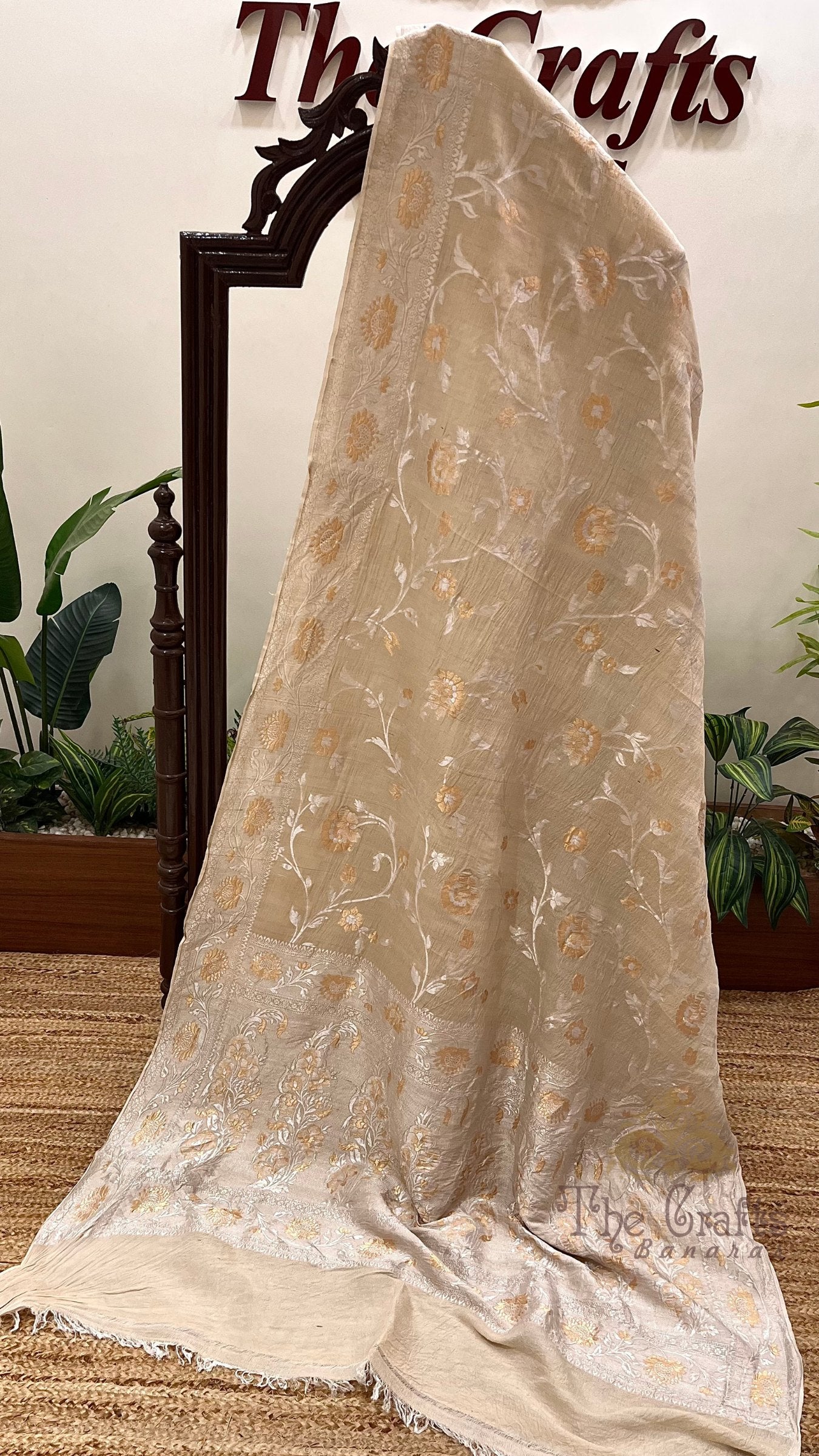 Tussar Georgette Handloom Banarasi Saree - Jaal with Meenakari