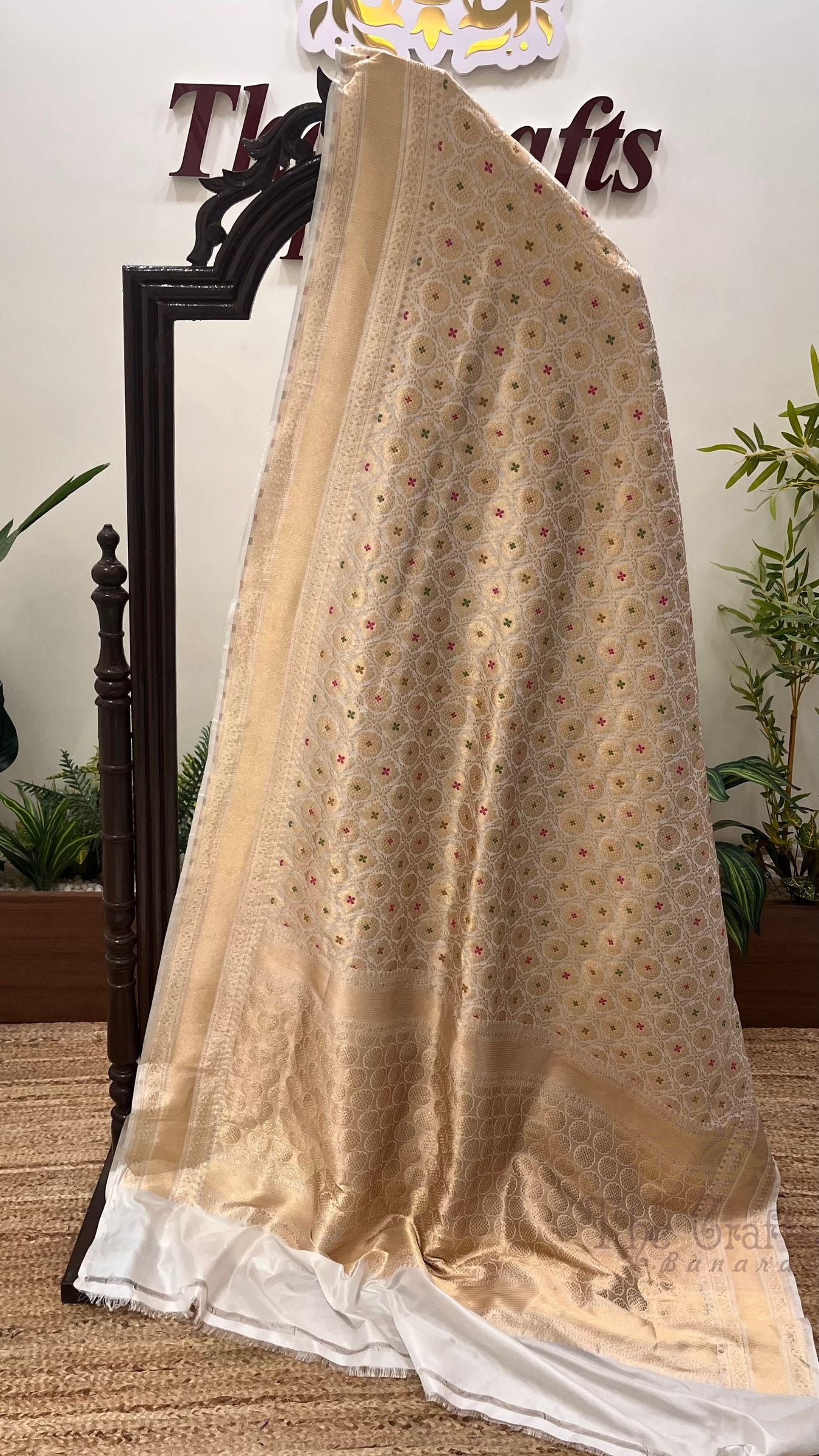 Pure Katan Silk Handloom Banarasi Saree - Tanchui Brocade Meena