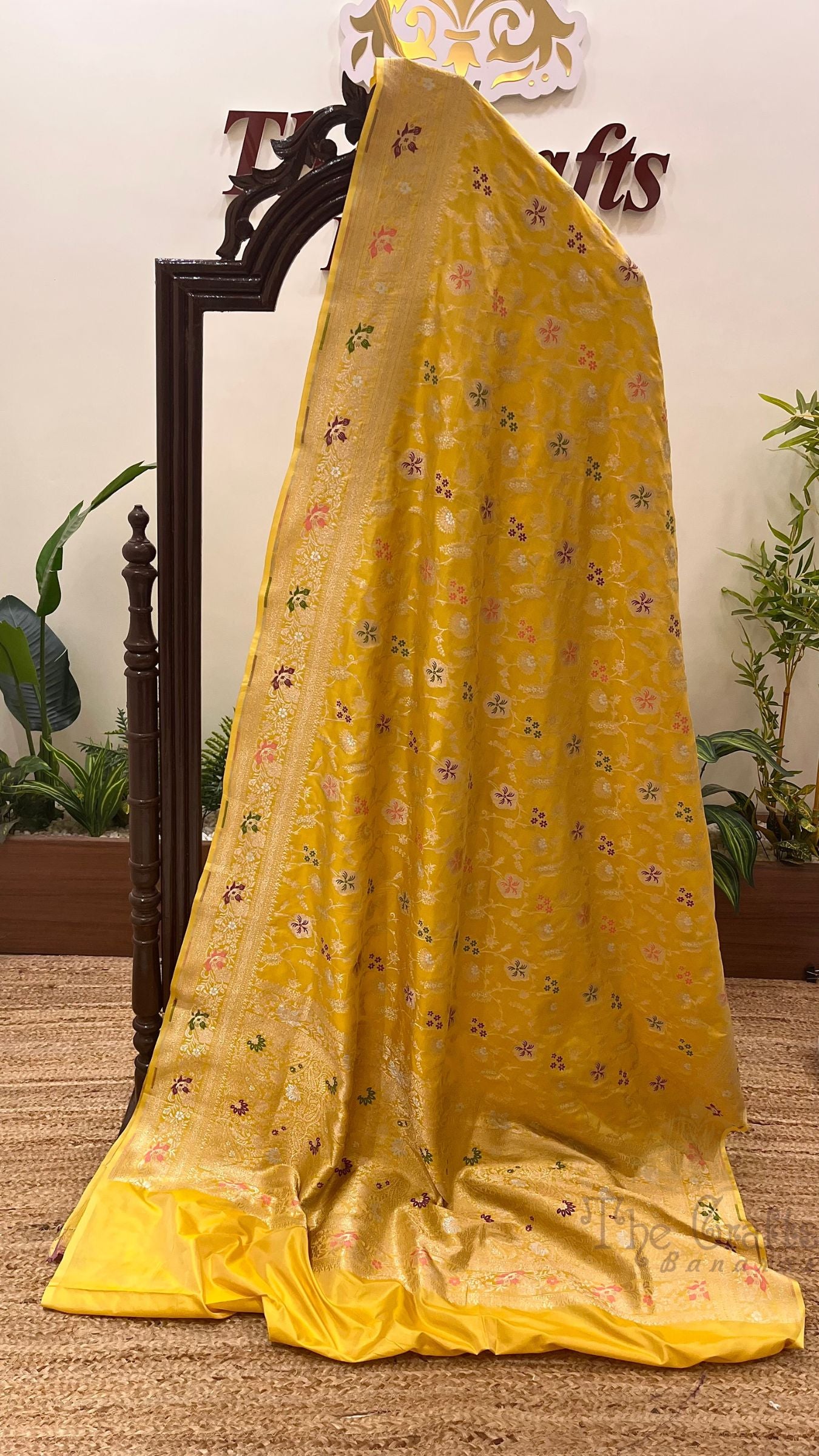 Pure Katan Silk Handloom Banarasi Saree - Jaal Work With Meenakari