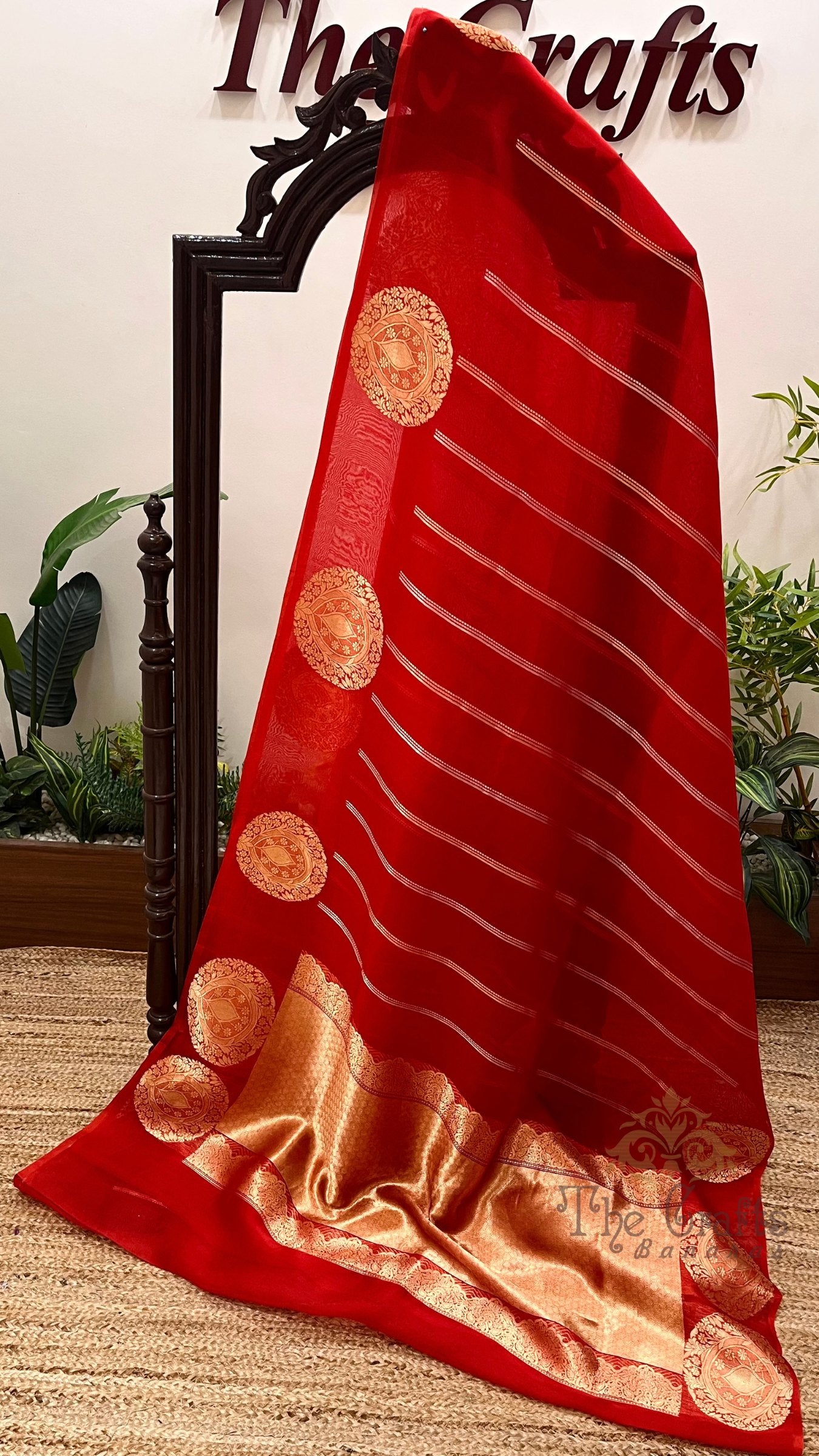 Pure Kora Silk Handloom Banarasi Saree - With Kadhua motifs