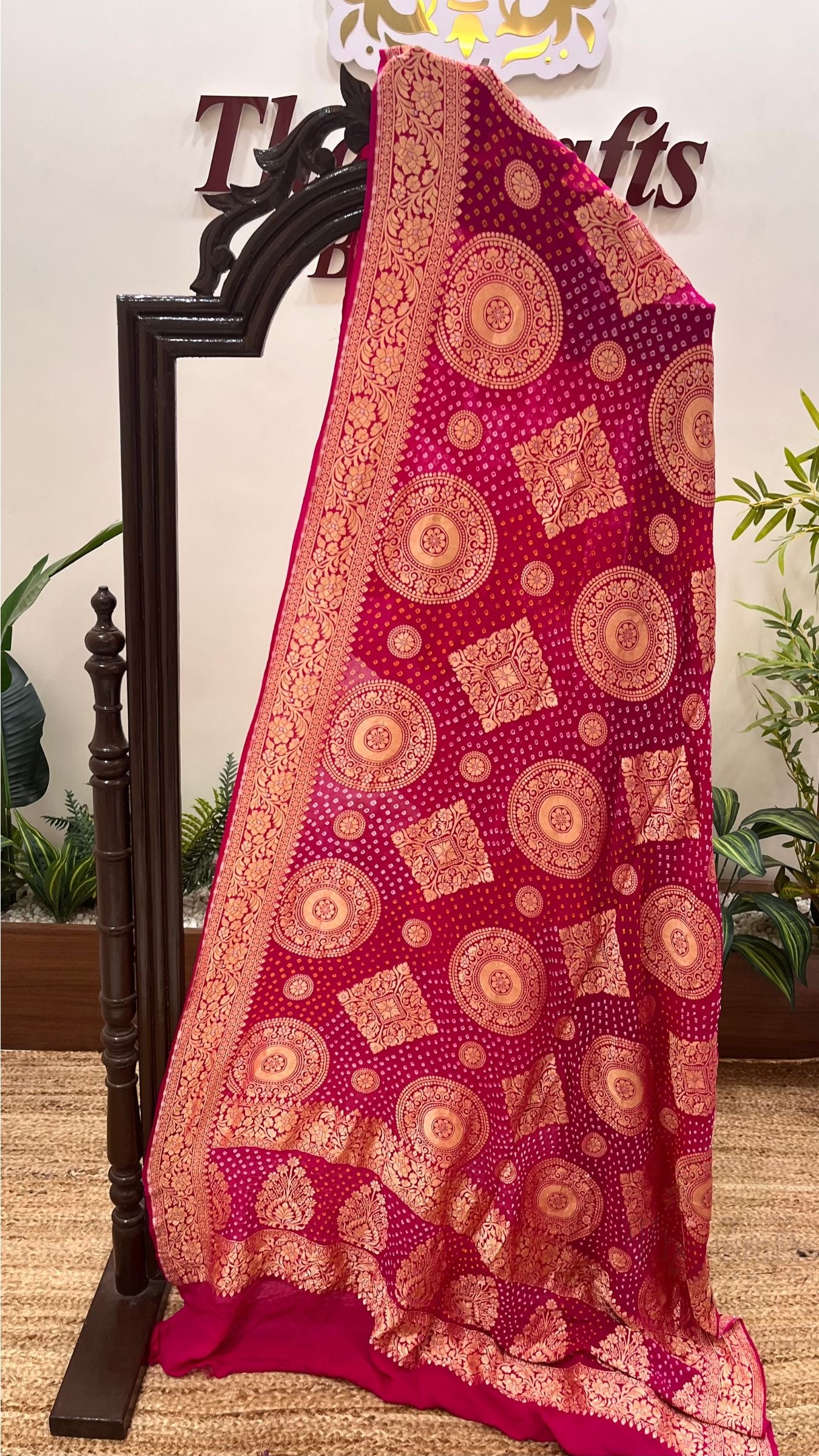 Khaddi Georgette Banarasi Handloom Bandhej Dupatta