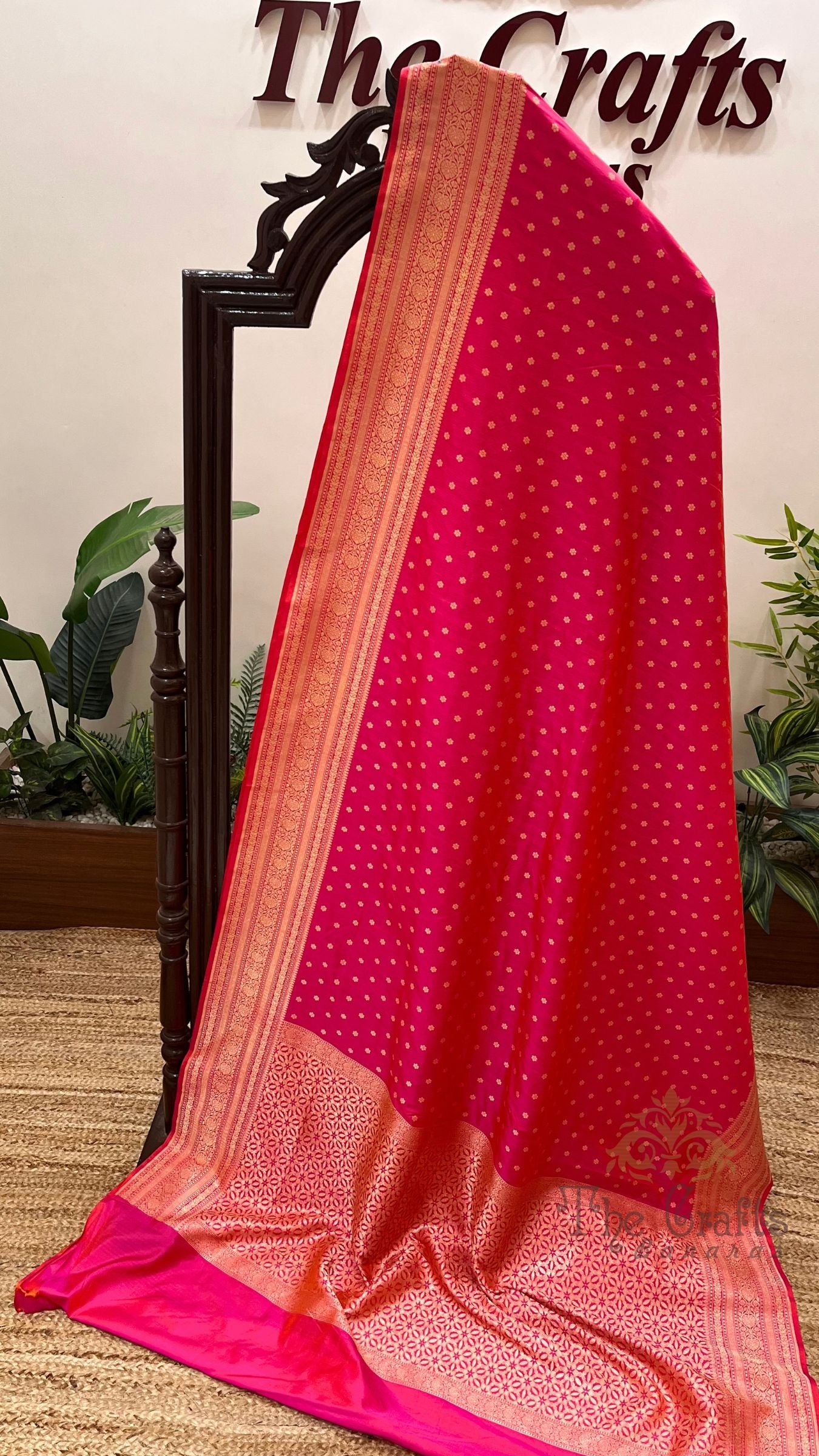 Pure Katan Silk Handloom Banarasi Saree - Motifs Work
