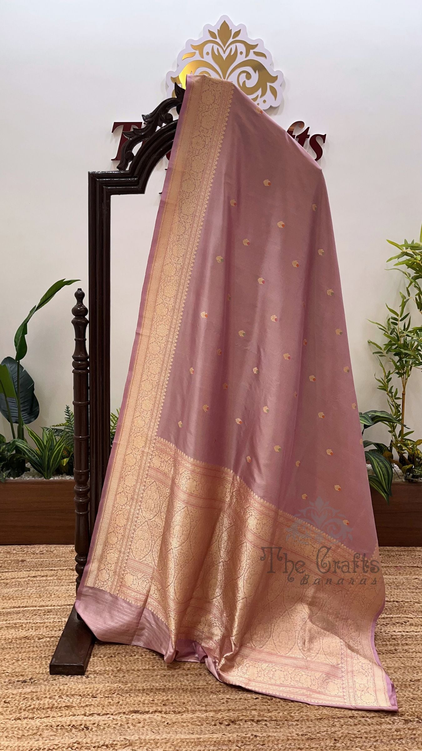 Pure Katan Silk Handloom Banarasi Saree - with kadhua motifs