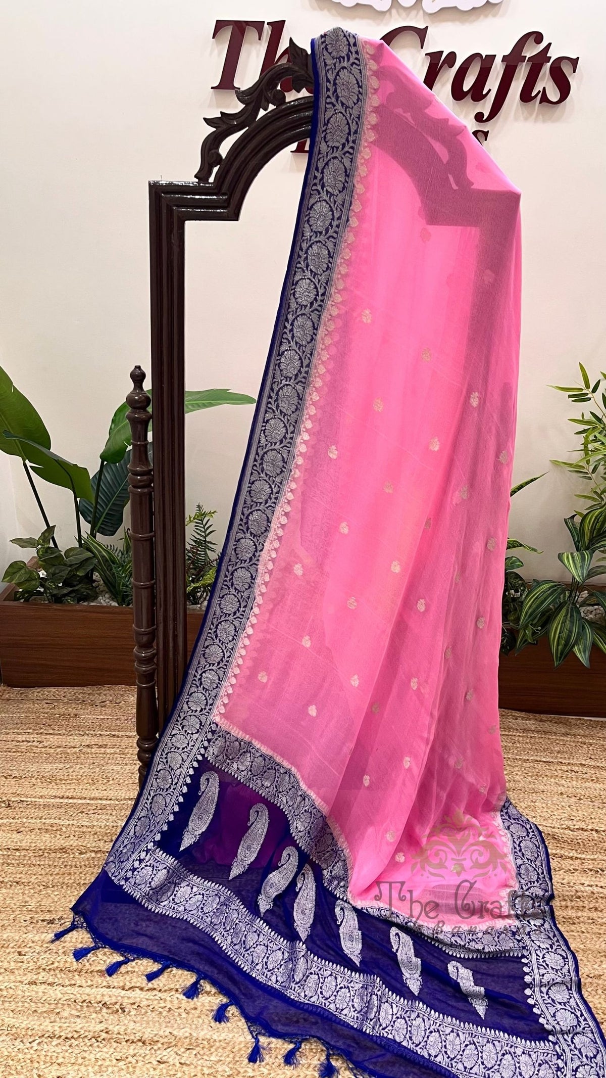 Pure Handloom Georgette Banarasi Saree - Silver Zari