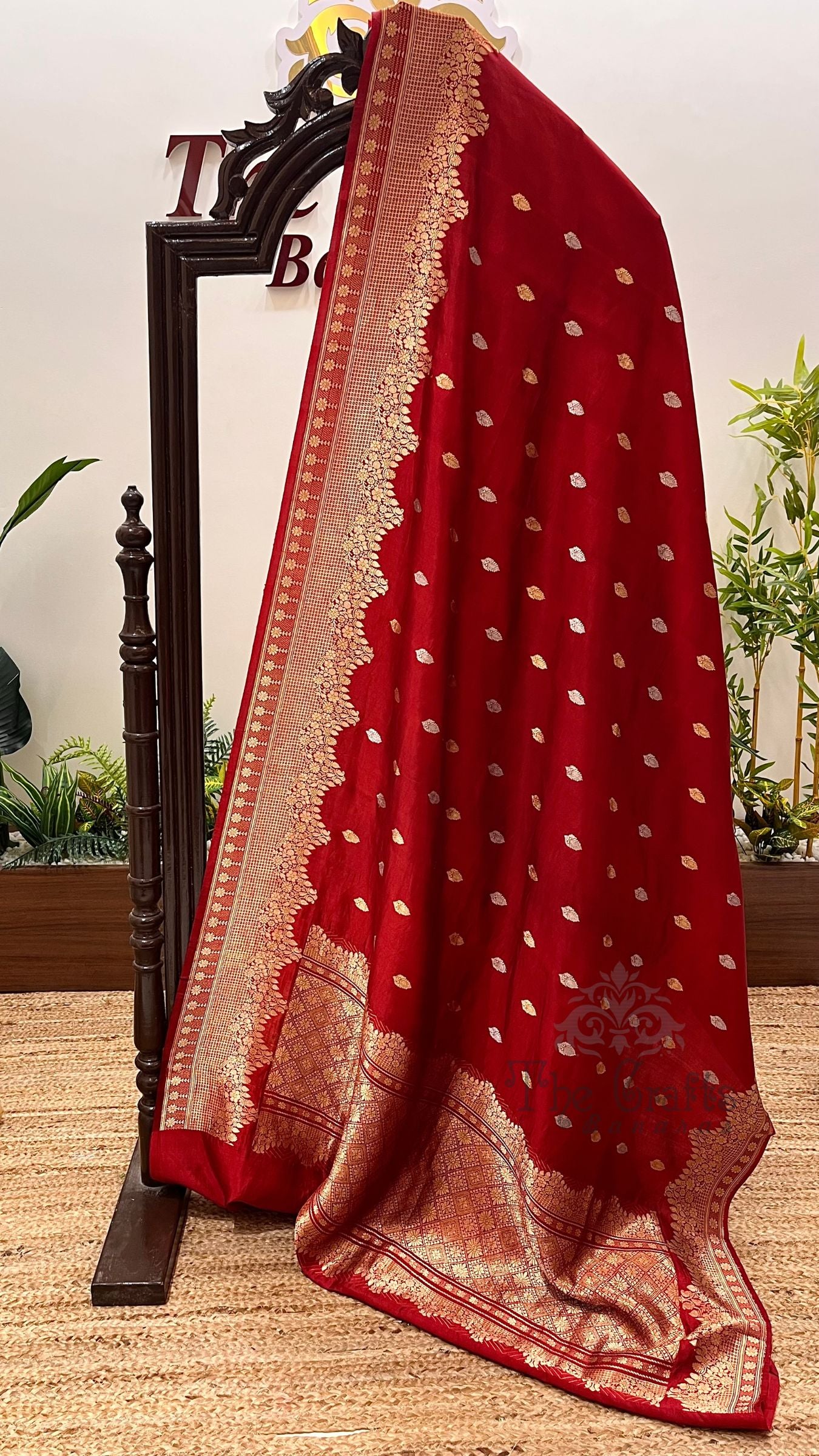 Pure Katan Silk Handloom Banarasi Saree - with kadhua motifs