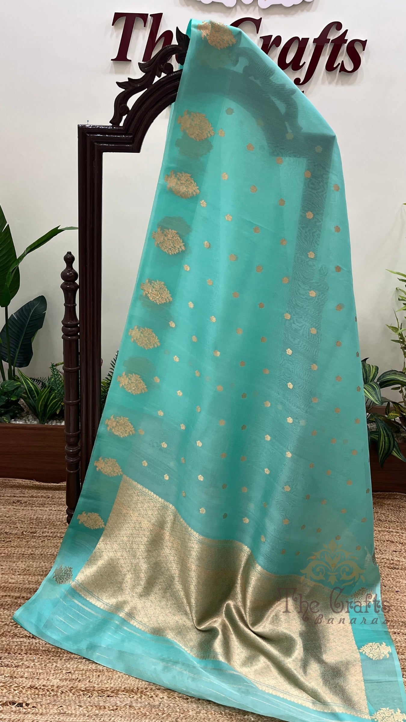 Pure Kora Silk Handloom Banarasi Saree - with kadhua motifs