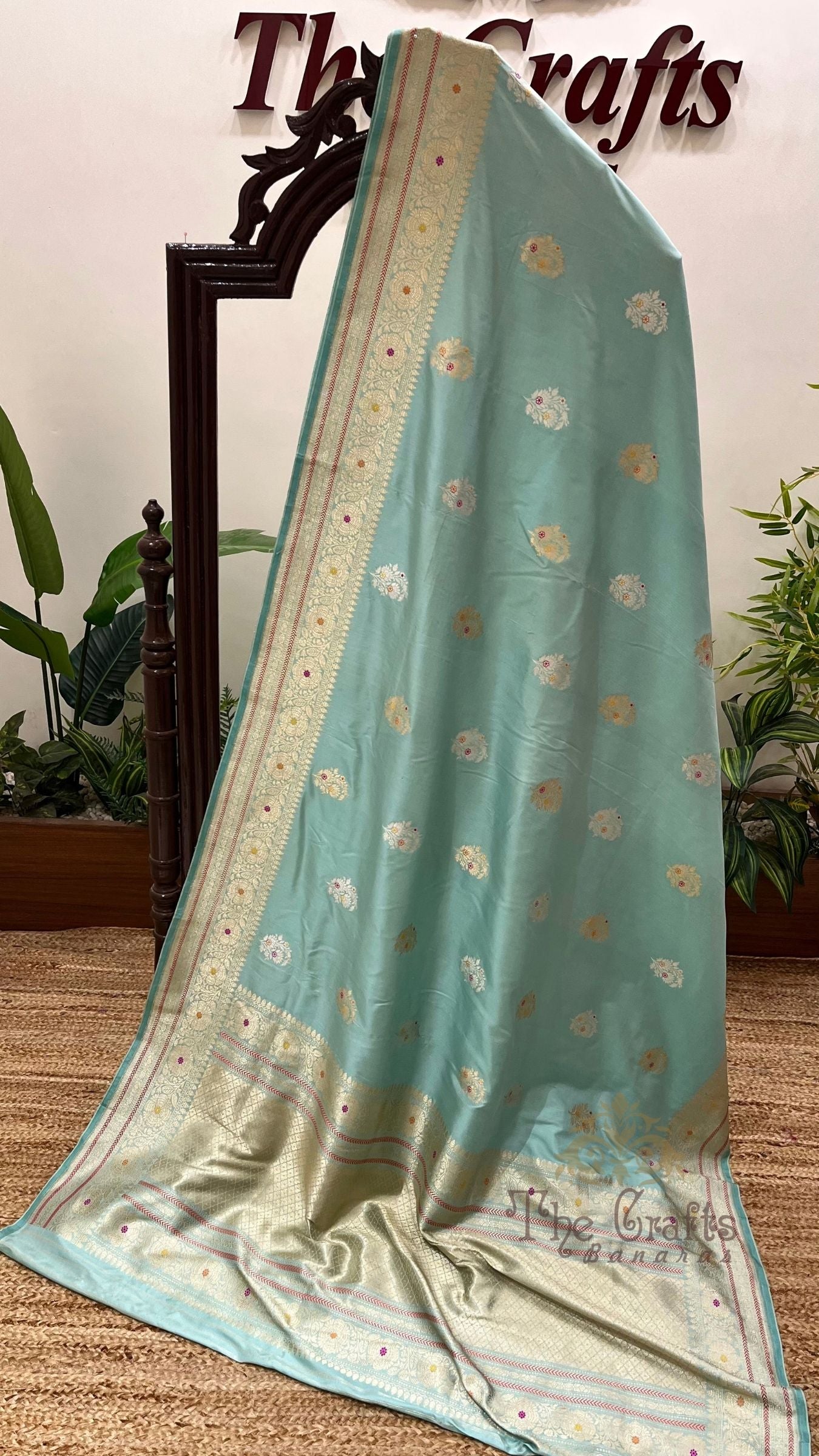 Pure Katan Silk Handloom Banarasi Saree - with kadhua meenakari motifs