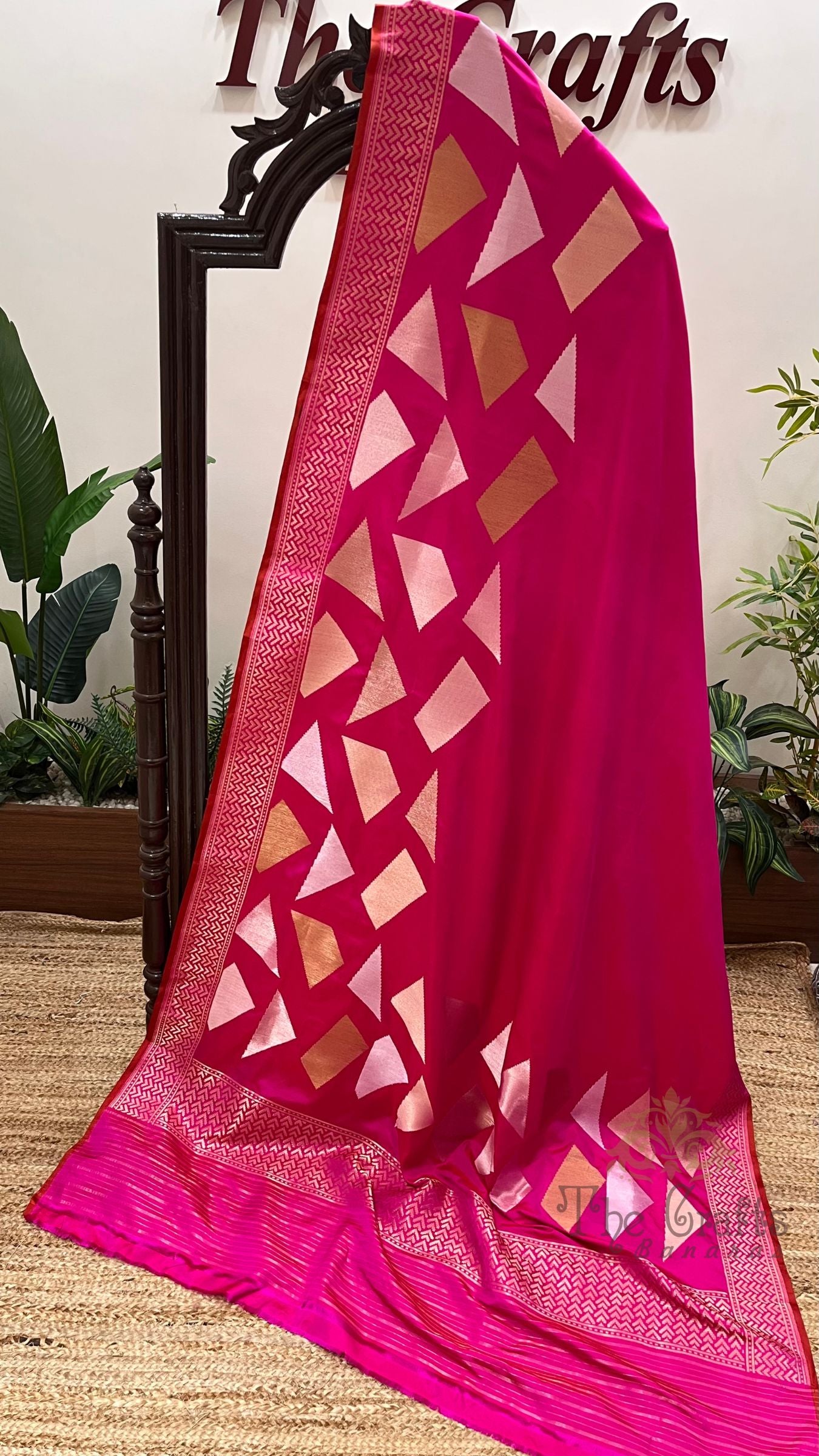 Pure Katan Silk Handloom Banarasi Saree - with sona rupa kadhua motifs