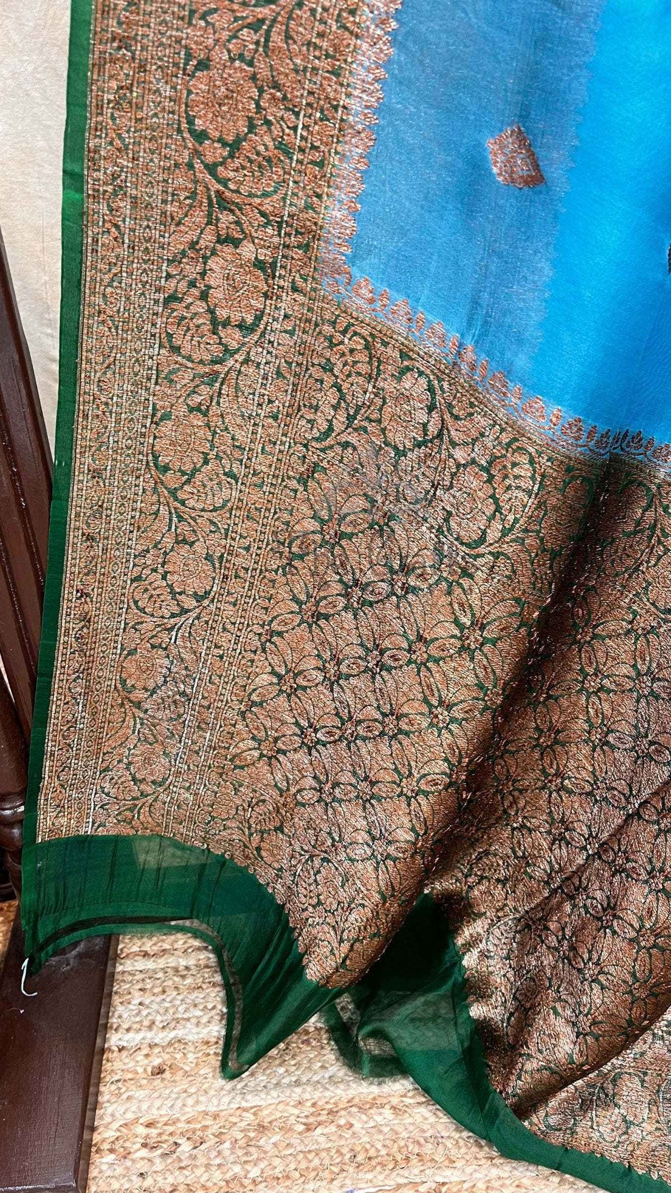 Pure Kora Silk Handloom Banarasi Saree - With Kadhua motifs