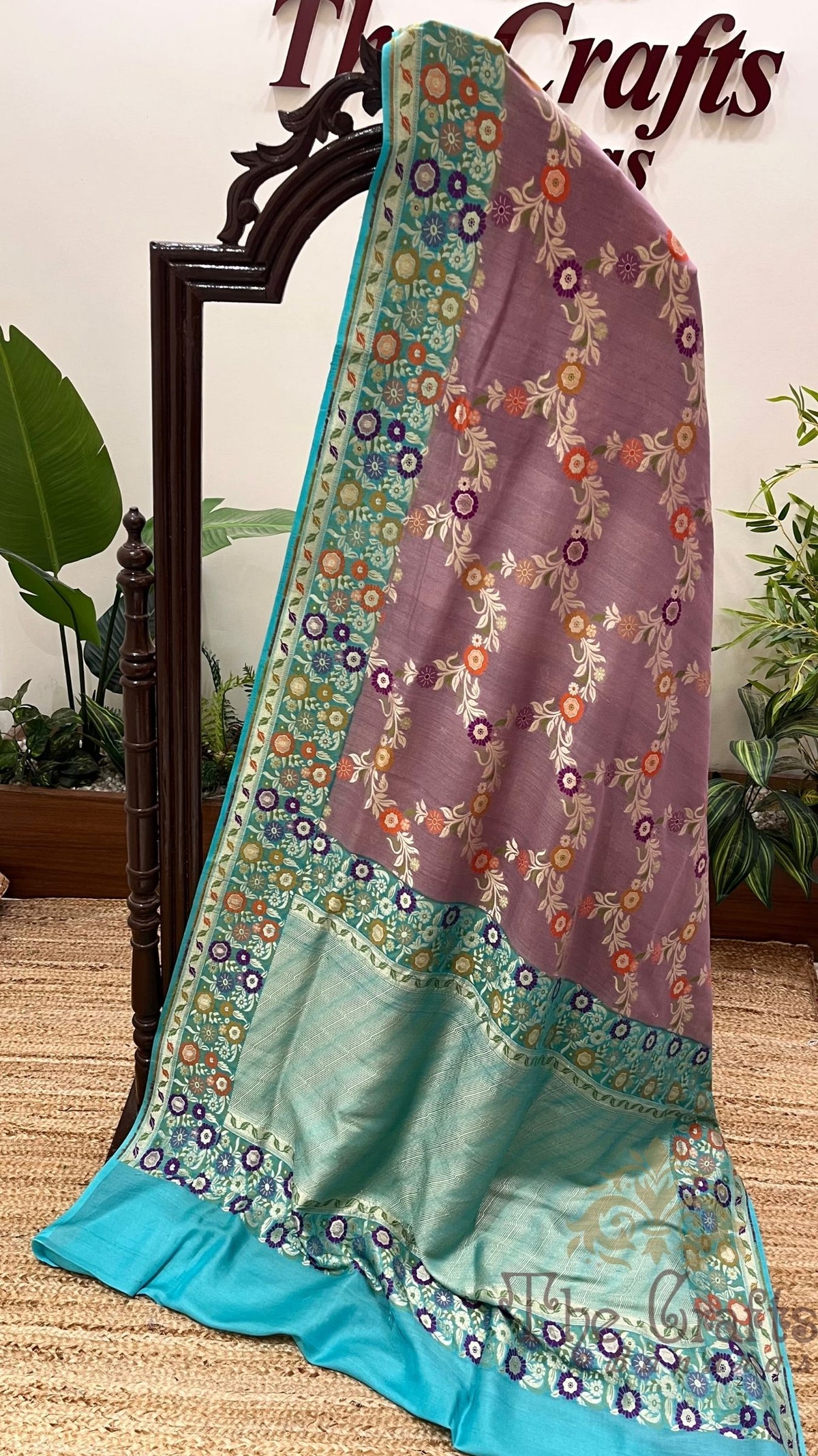 Tussar Georgette Handloom Banarasi Saree - Jaal with Meenakari