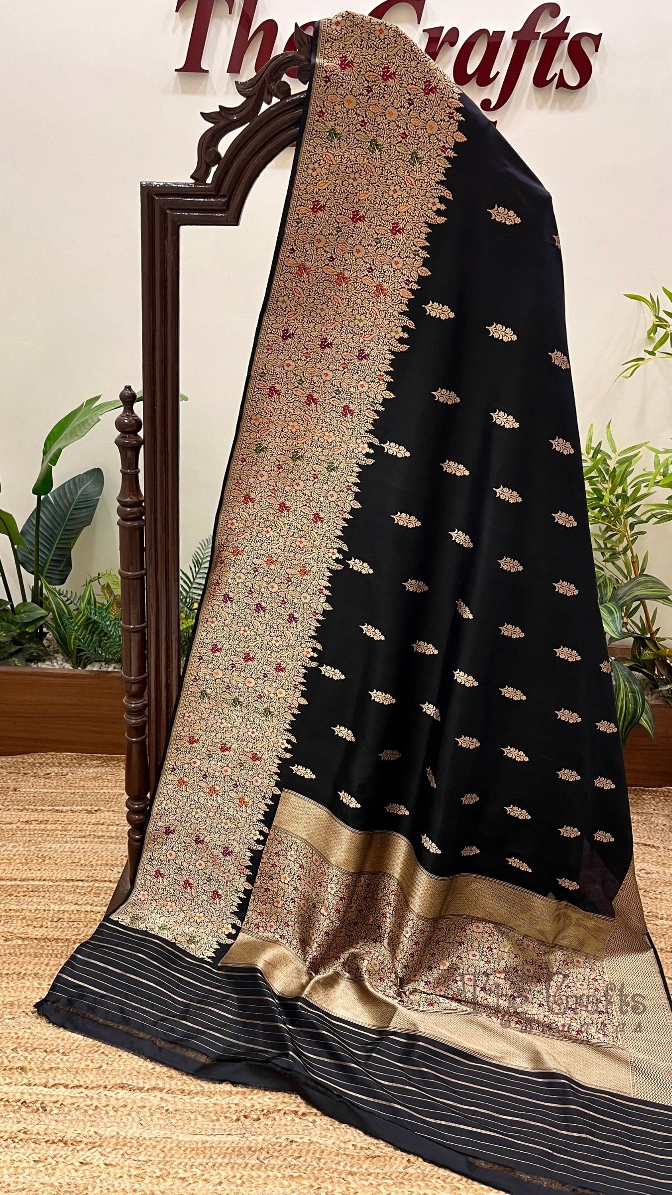 Pure Katan Silk Handloom Banarasi Saree - with kadhua motifs