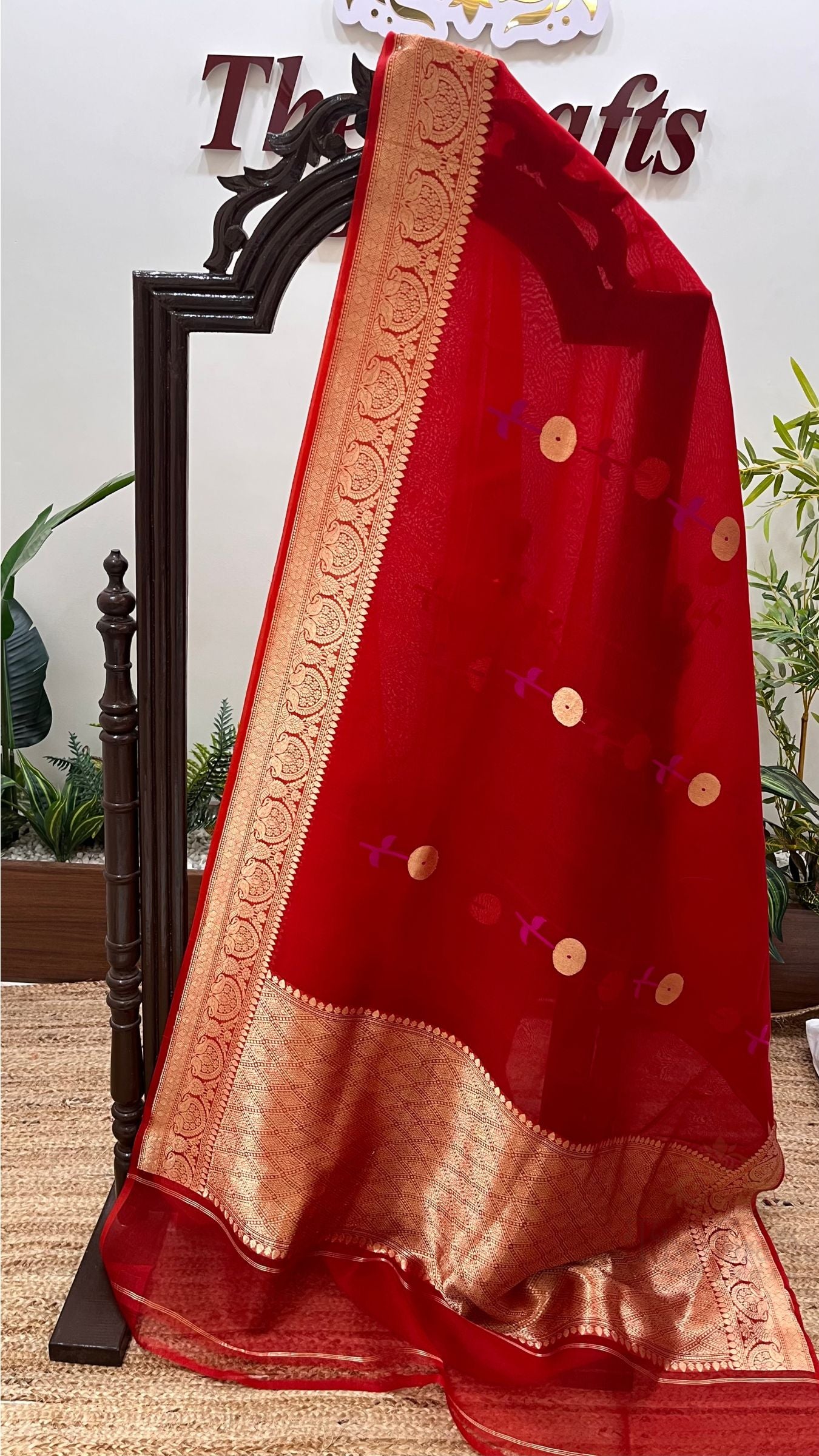Pure Kora Silk Handloom Banarasi Saree - With Kadhua motifs