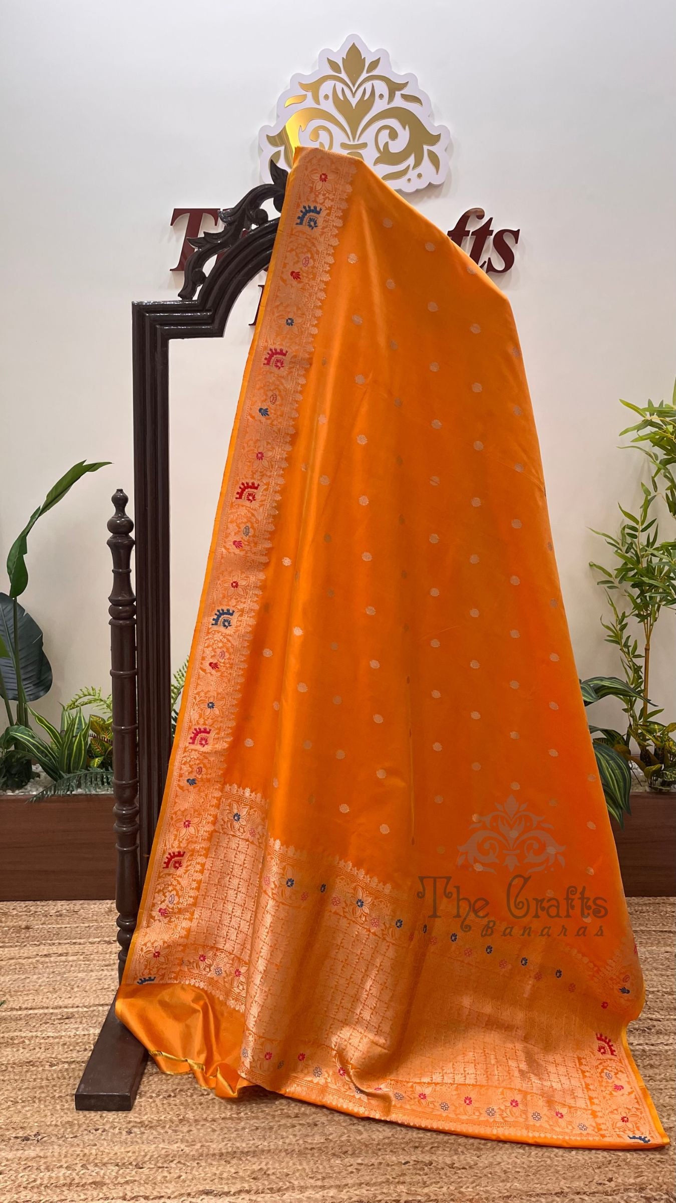 Pure Katan Silk Handloom Banarasi Saree - with kadhua motifs