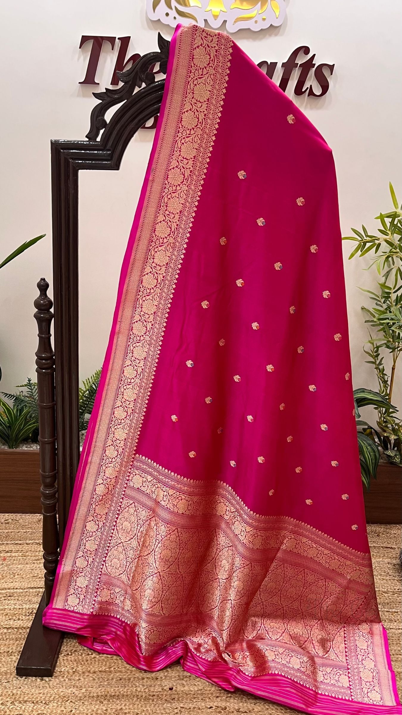 Pure Katan Silk Handloom Banarasi Saree - with kadhua meenakari motifs