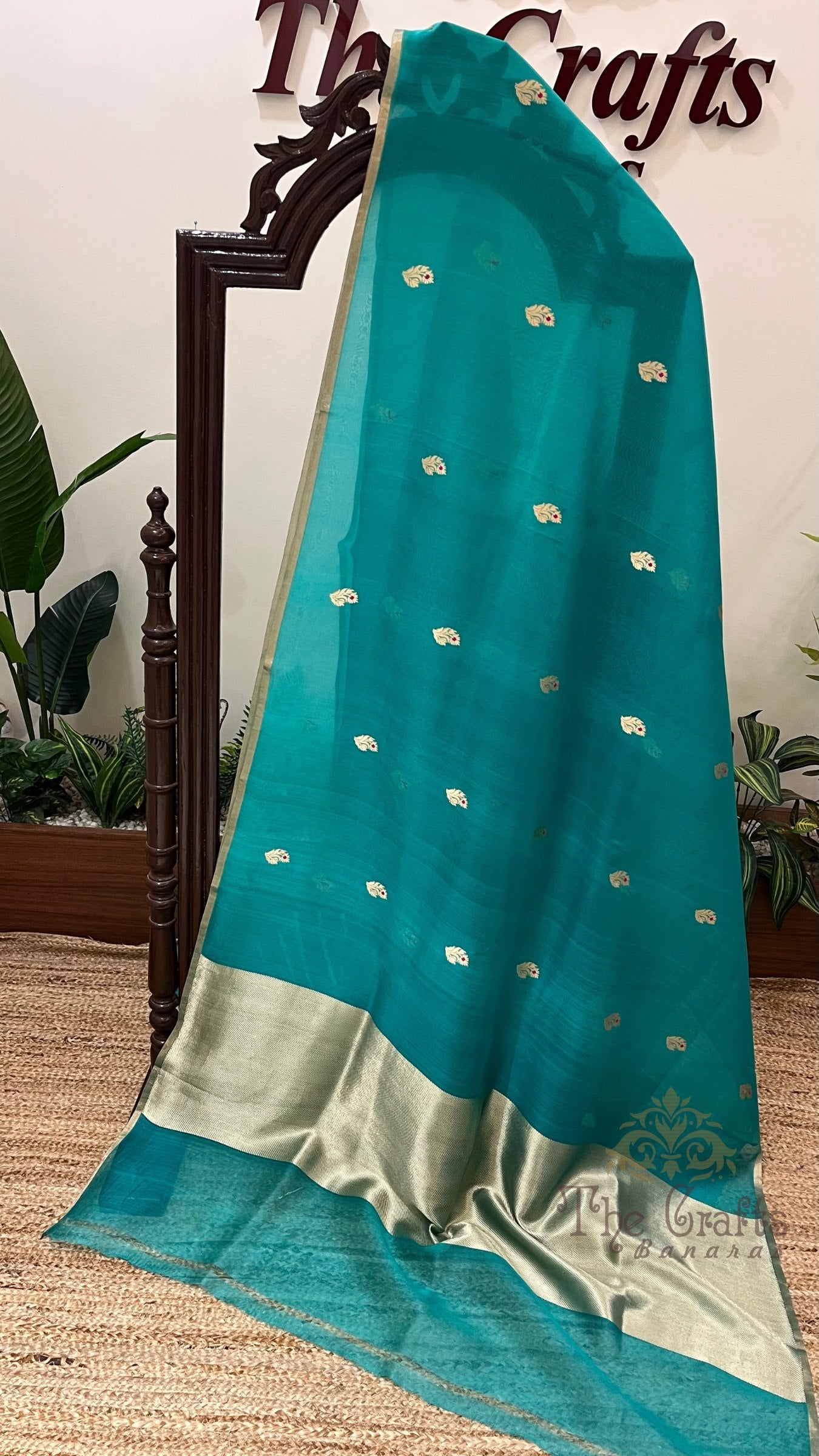 Pure Kora Silk Handloom Banarasi Saree - with kadhua motifs