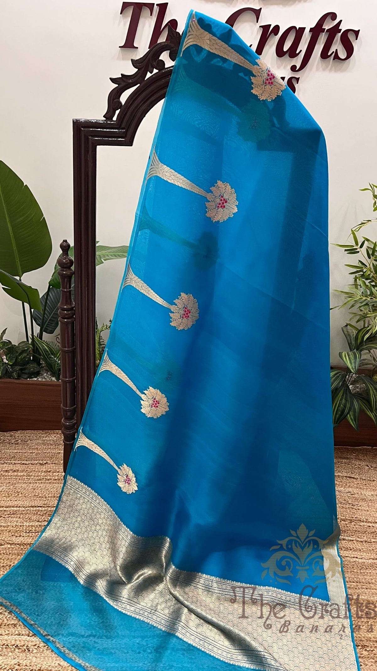 Pure Kora Silk Handloom Banarasi Saree - With Kadhua motifs