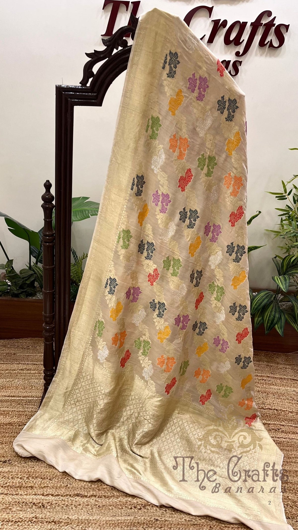 Tussar Georgette Handloom Banarasi Saree - Jaal with Meenakari
