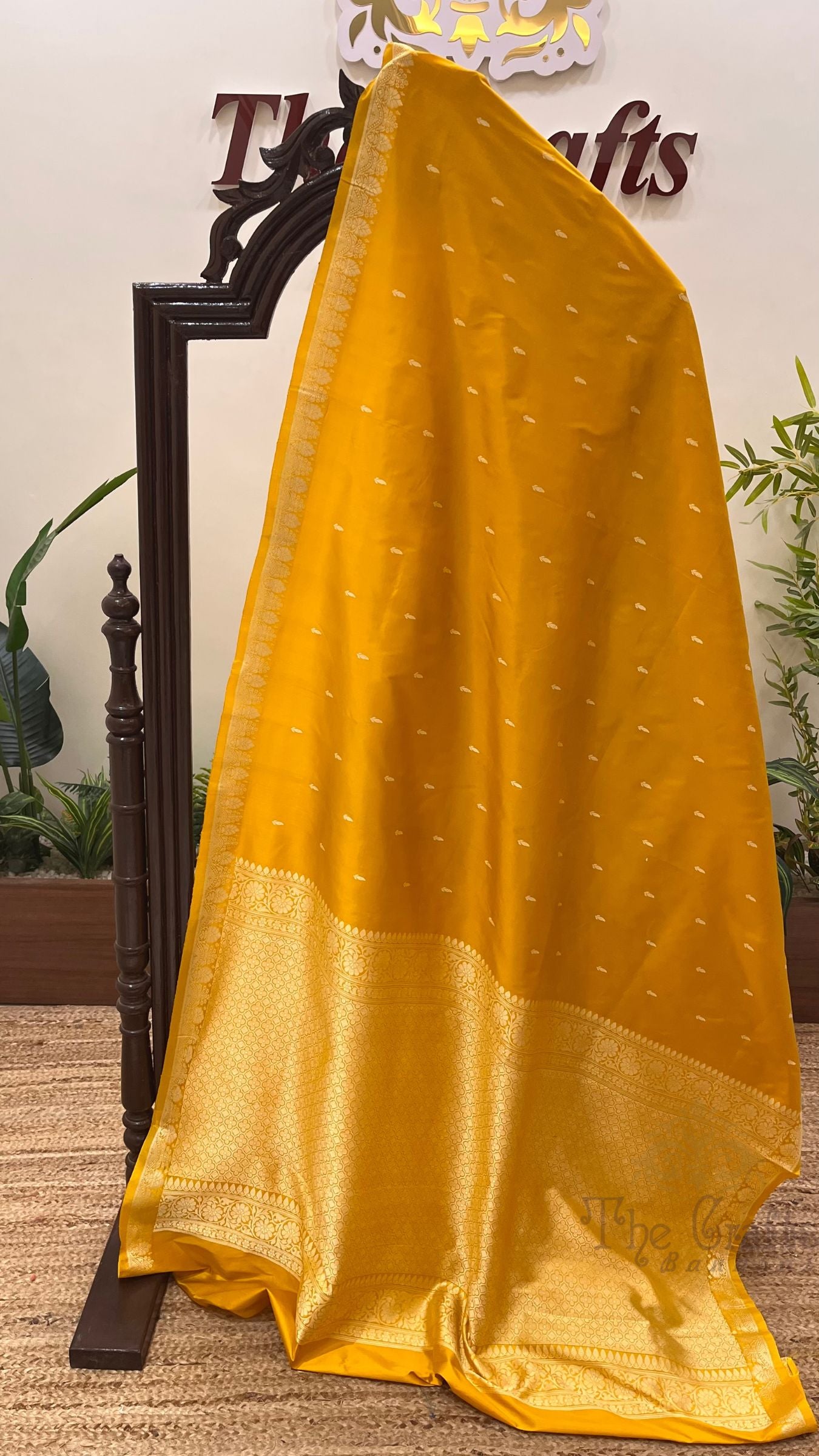 Pure Katan Silk Handloom Banarasi Saree - Resham Chunri Buti