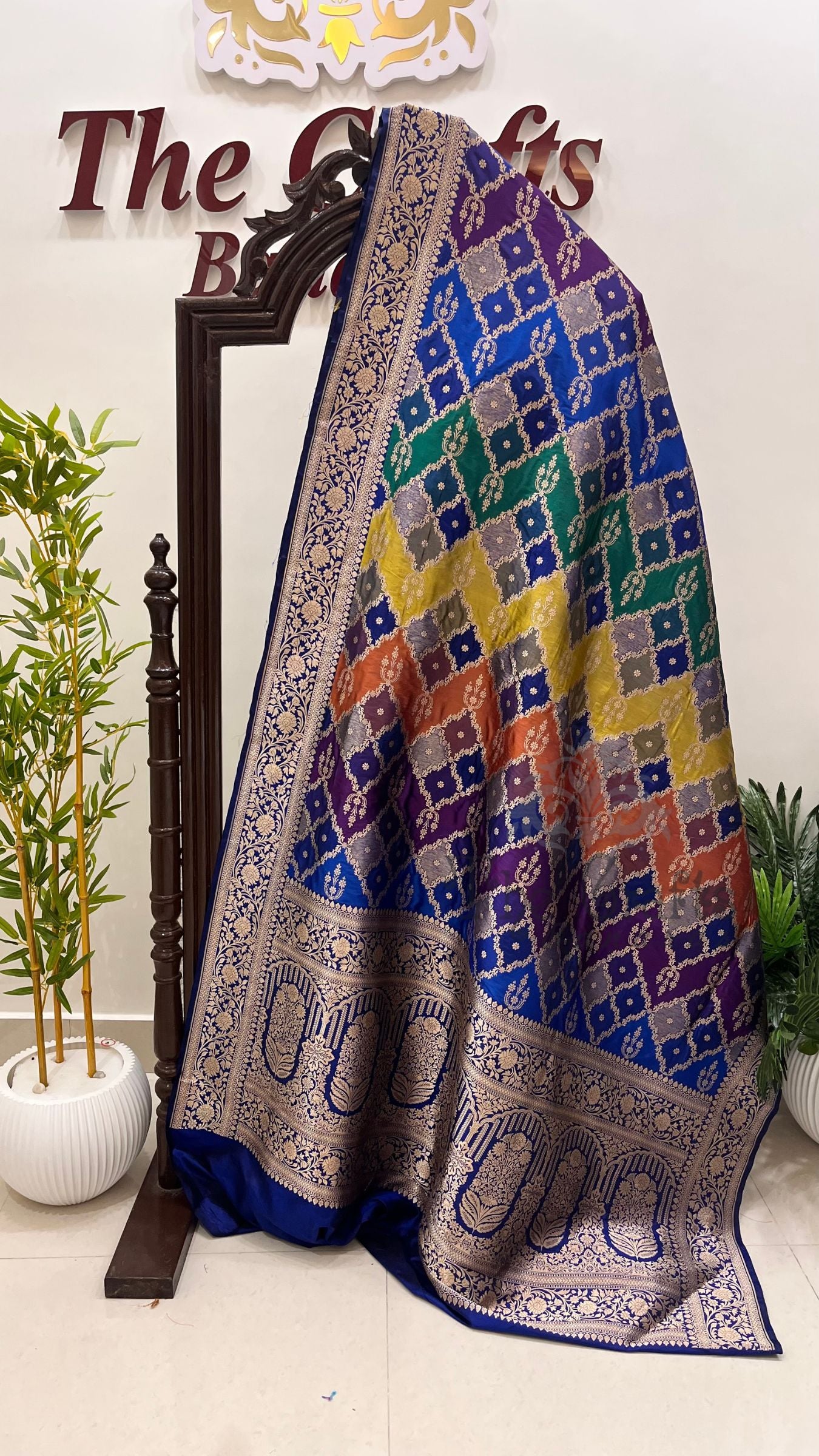 Rangkat Pure Katan Silk Handloom Banarasi Saree - Jaal Work With Meenakari