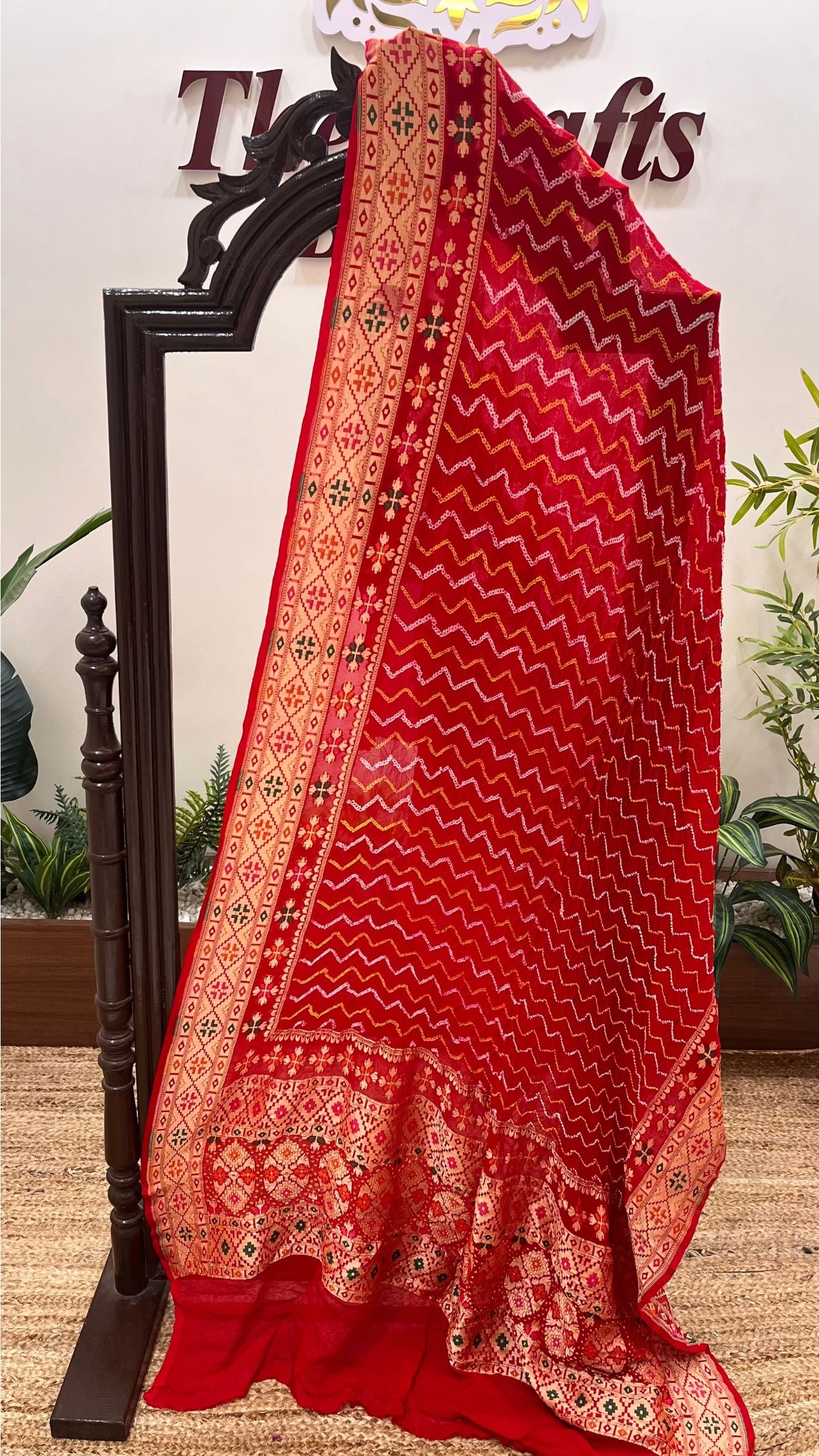 Khaddi Georgette Banarasi Handloom Bandhej Dupatta
