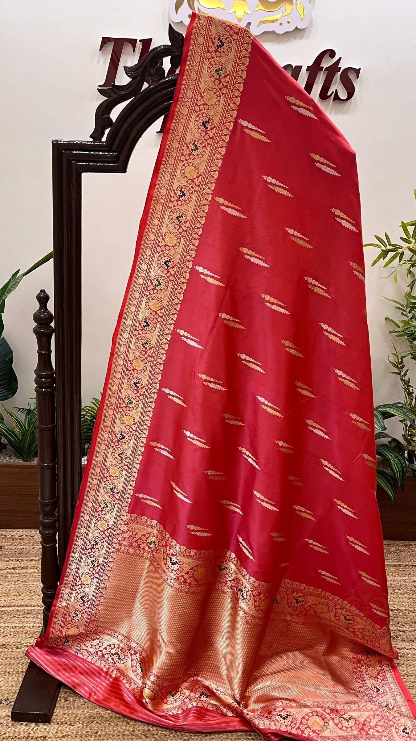 Pure Katan Silk Handloom Banarasi Saree - with sona rupa kadhua motifs