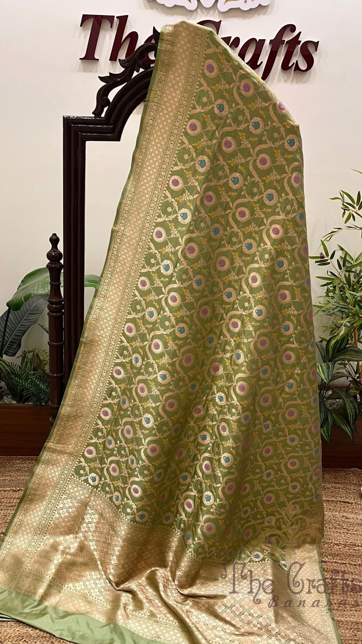 Pure Katan Silk Handloom Banarasi Saree - Jaal Work with Meenakari
