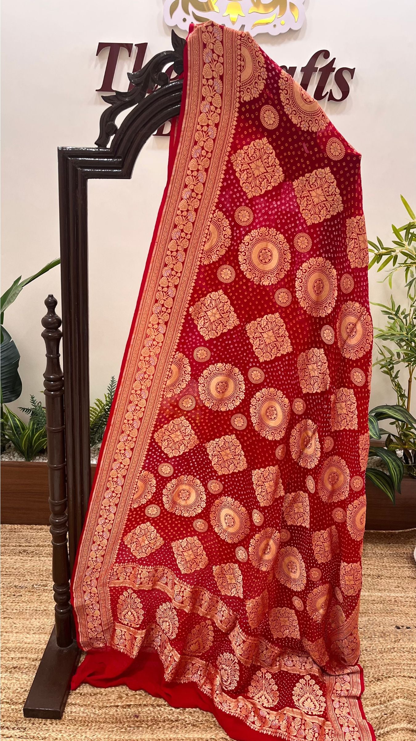 Khaddi Georgette Banarasi Handloom Bandhej Dupatta