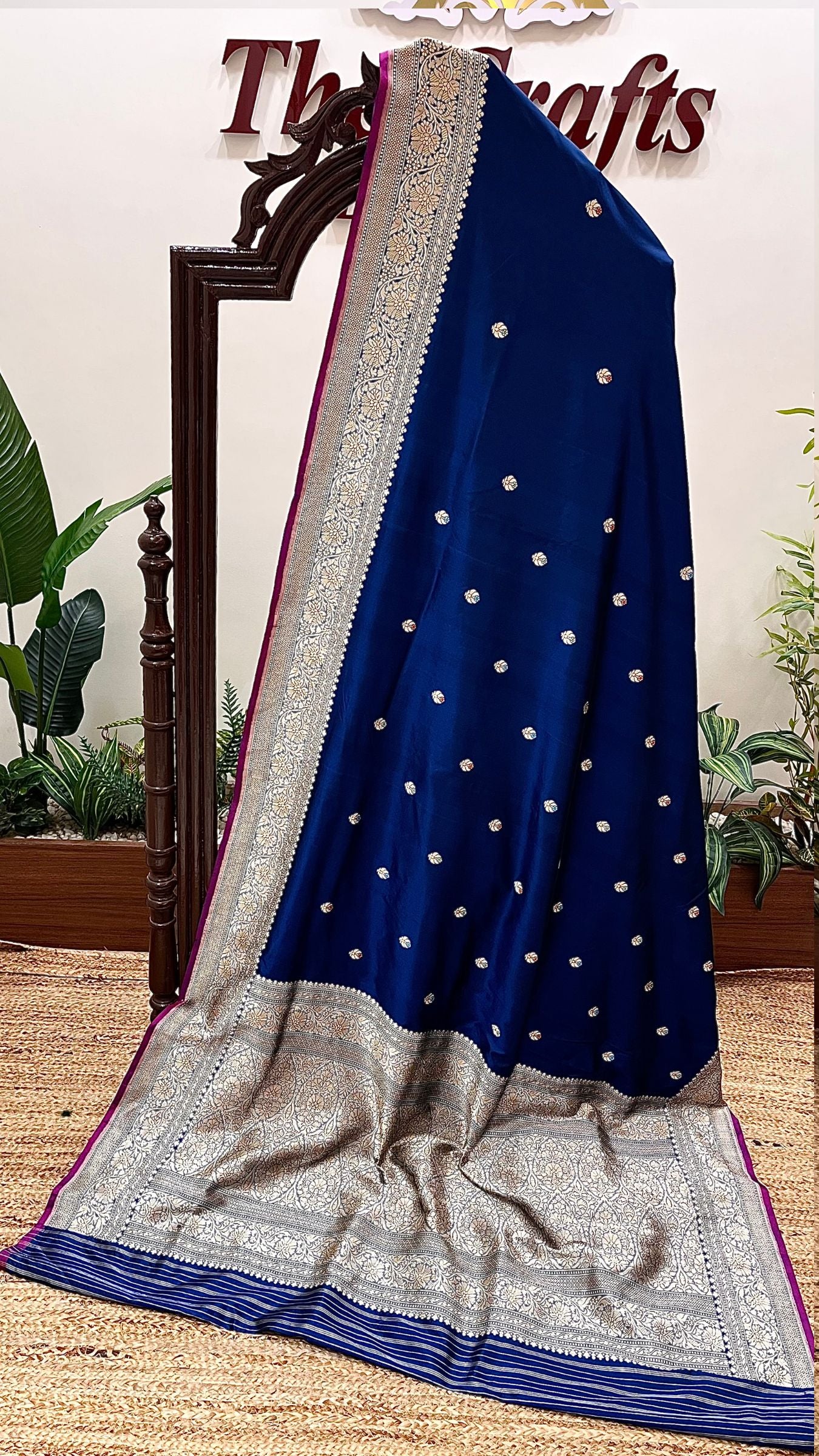 Pure Katan Silk Handloom Banarasi Saree - with kadhua zari work