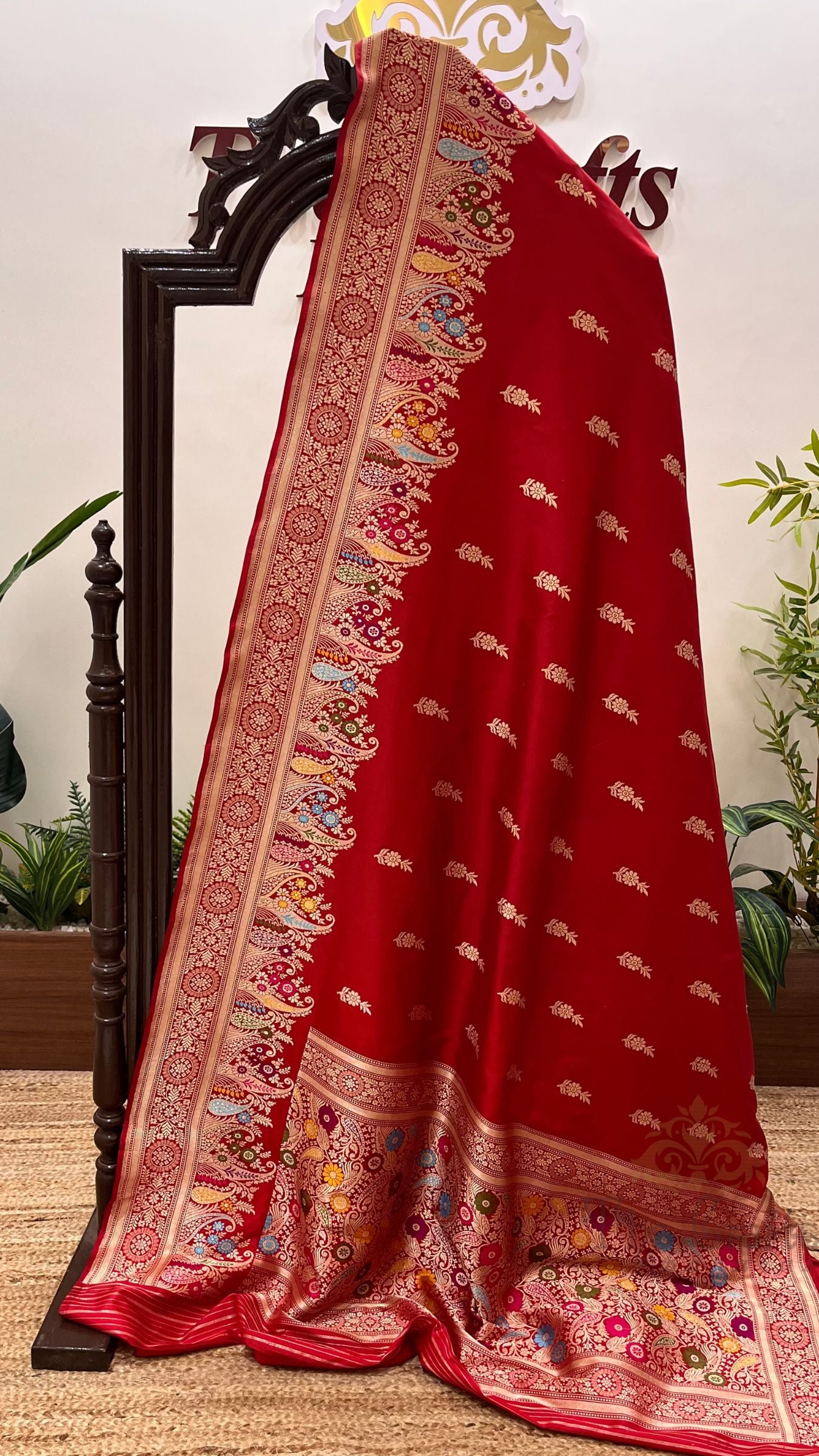 Pure Katan Silk Handloom Banarasi Saree - with kadhua meenakari motifs