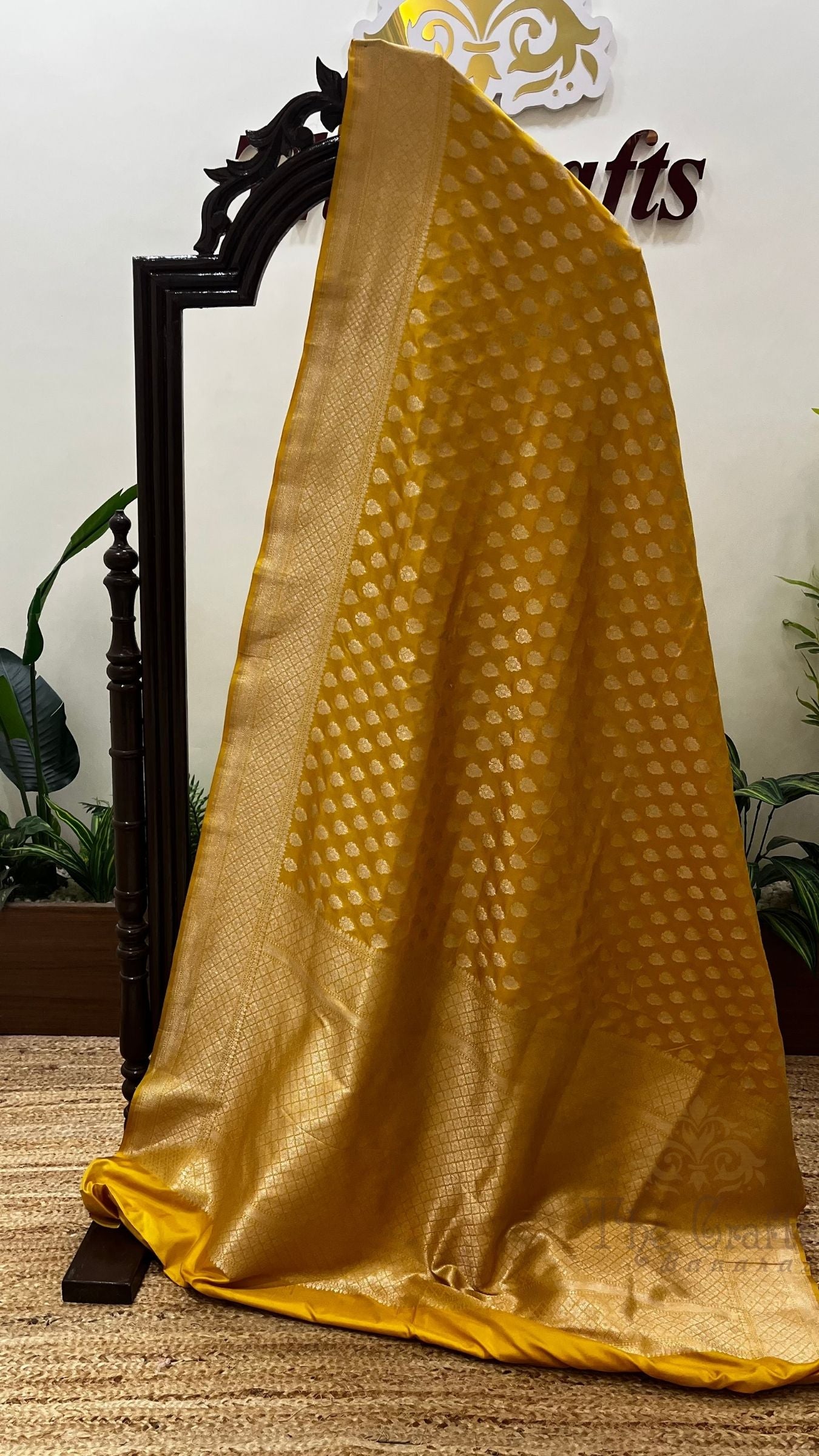 Pure Katan Silk Handloom Banarasi Saree - Jaal work