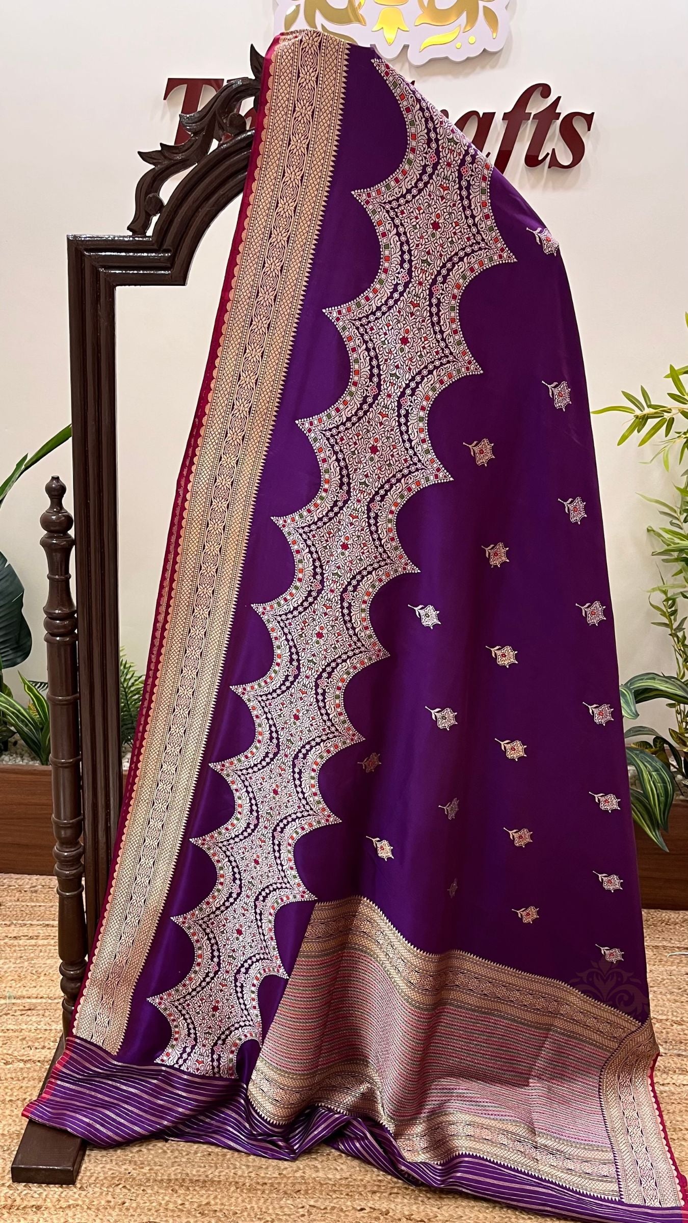 Pure Katan Silk Handloom Banarasi Saree - with kadhua meenakari motifs