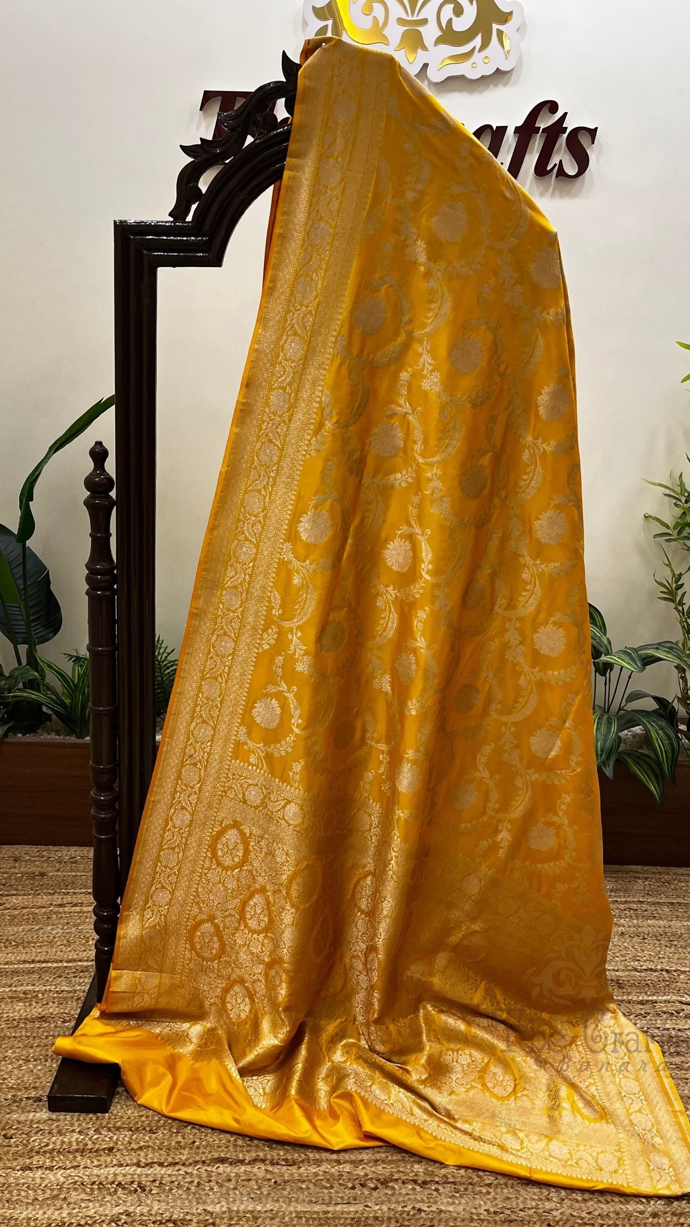 Pure Katan Silk Handloom Banarasi Saree - Jaal work