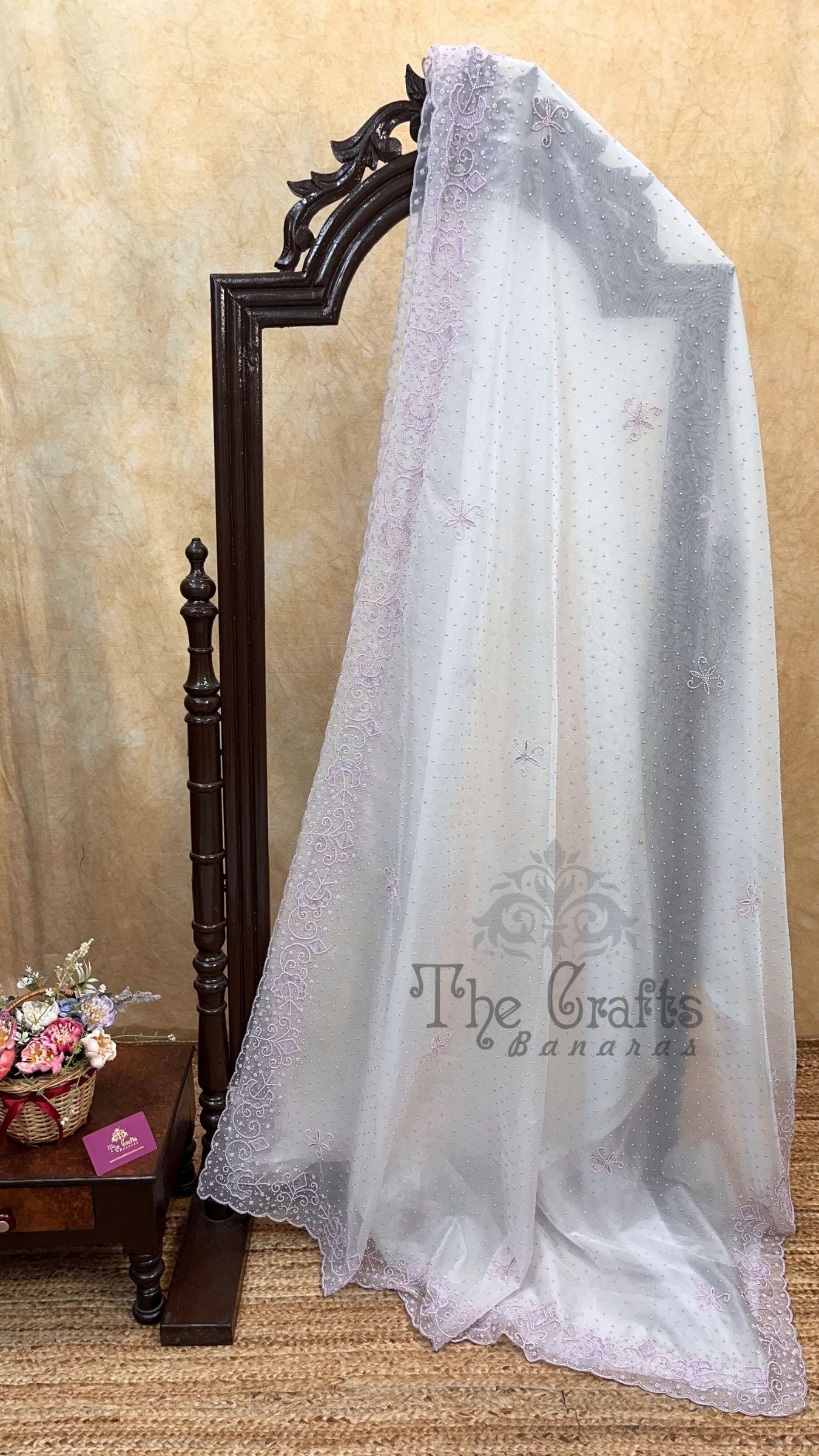 Pure Organza Silk Handloom Banarasi Saree - handwork motifs