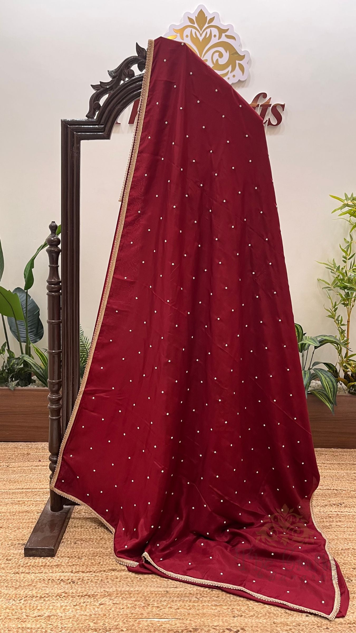 Pure Crepe Silk Handloom Banarasi Saree - handwork motifs