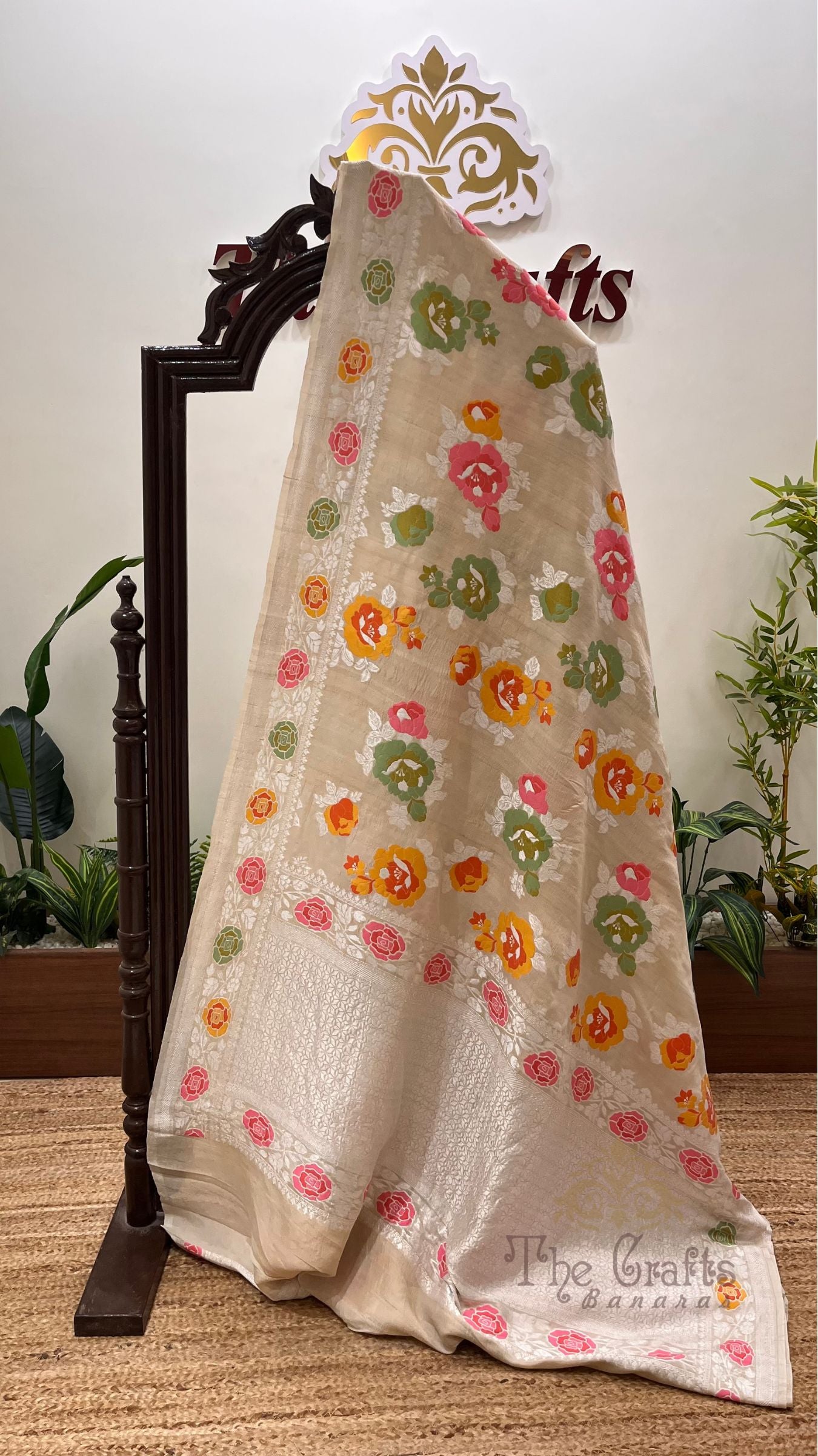 Tussar Georgette Handloom Banarasi Saree - Jaal with Meenakari