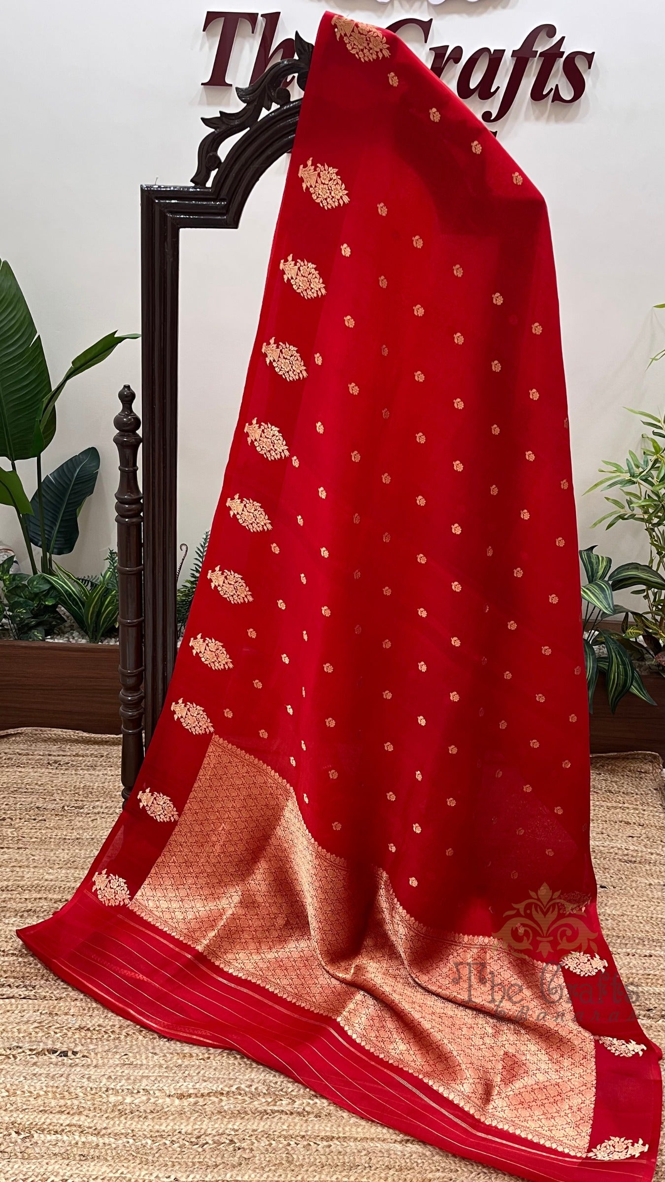 Pure Kora Silk Handloom Banarasi Saree - with kadhua motifs