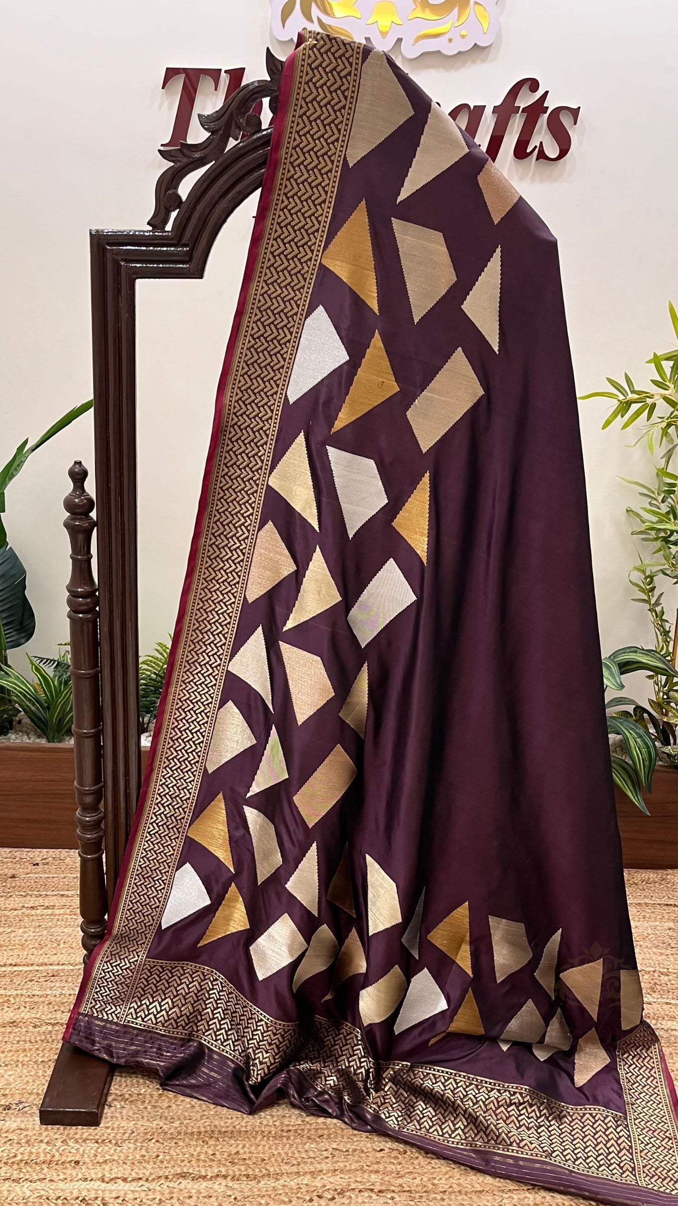 Pure Katan Silk Handloom Banarasi Saree - with sona rupa kadhua motifs