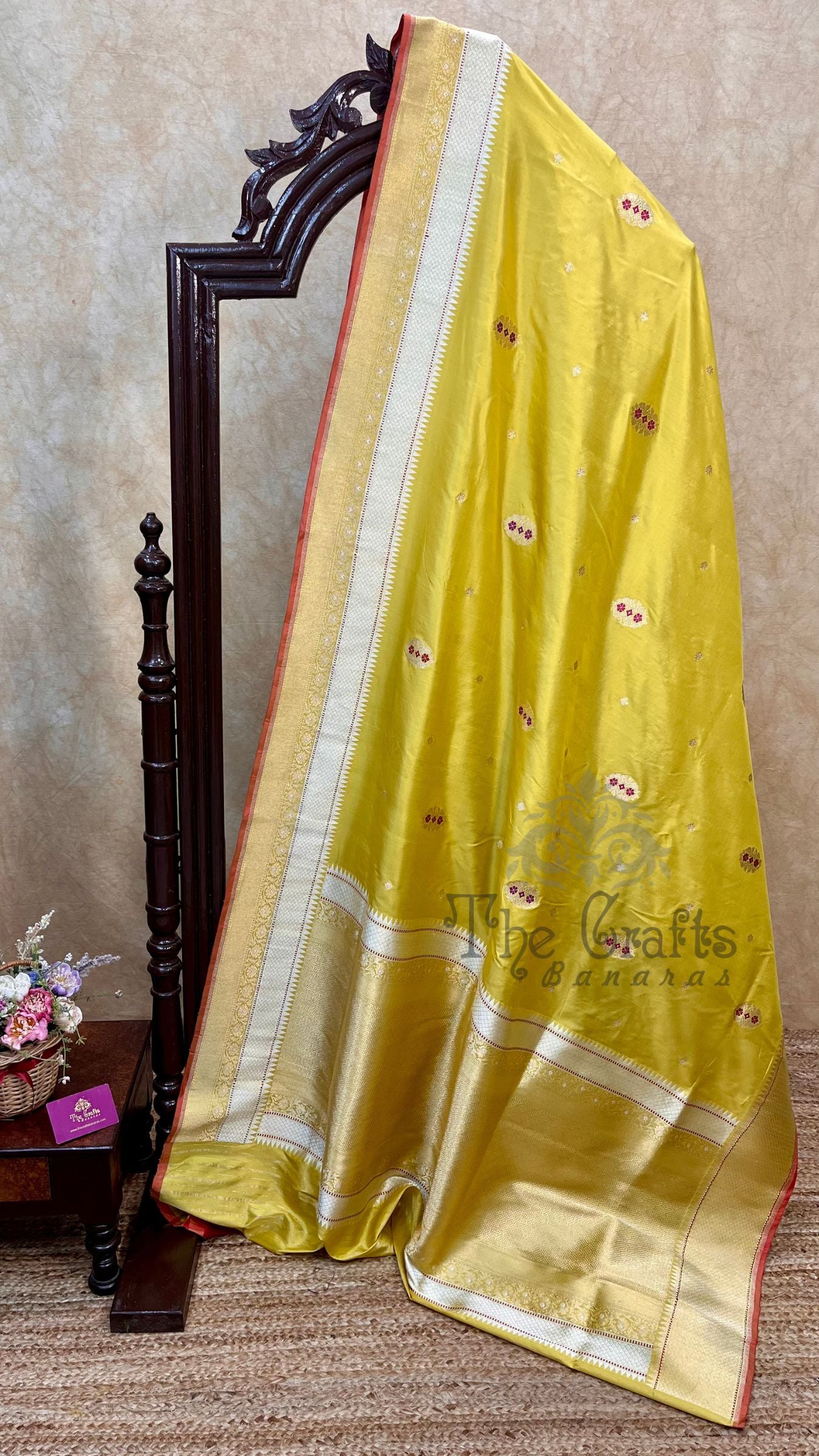Pure Katan Silk Handloom Banarasi Saree - With Sona Rupa Kadhua Motifs