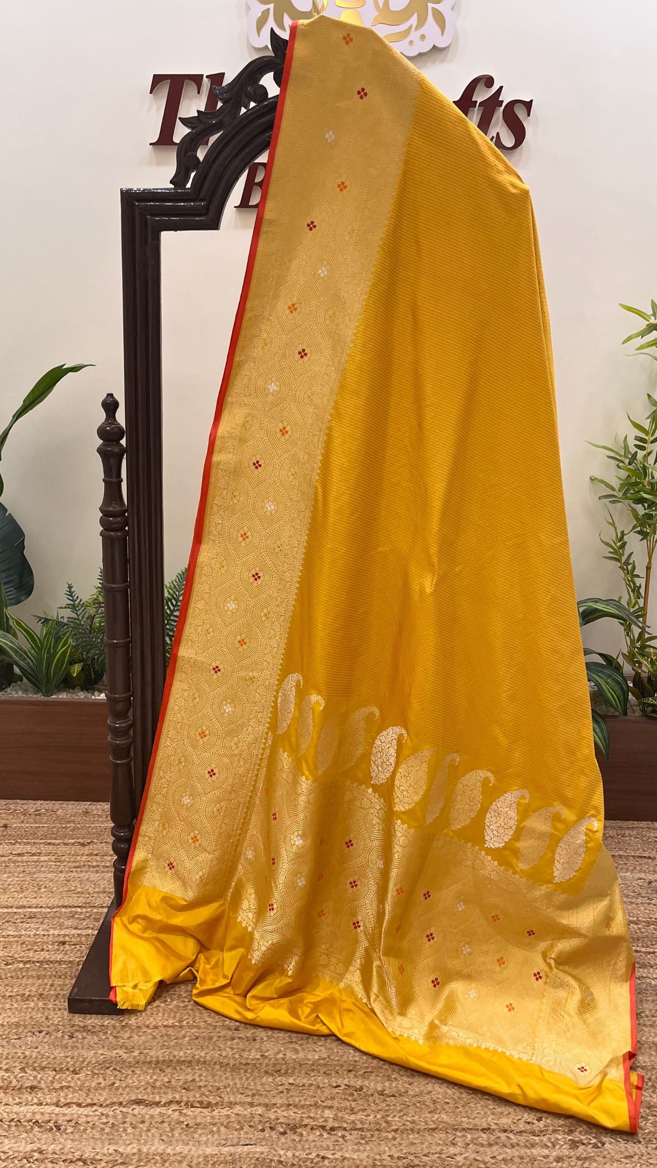Pure Katan Silk Handloom Banarasi Saree - with kadhua meenakari motifs
