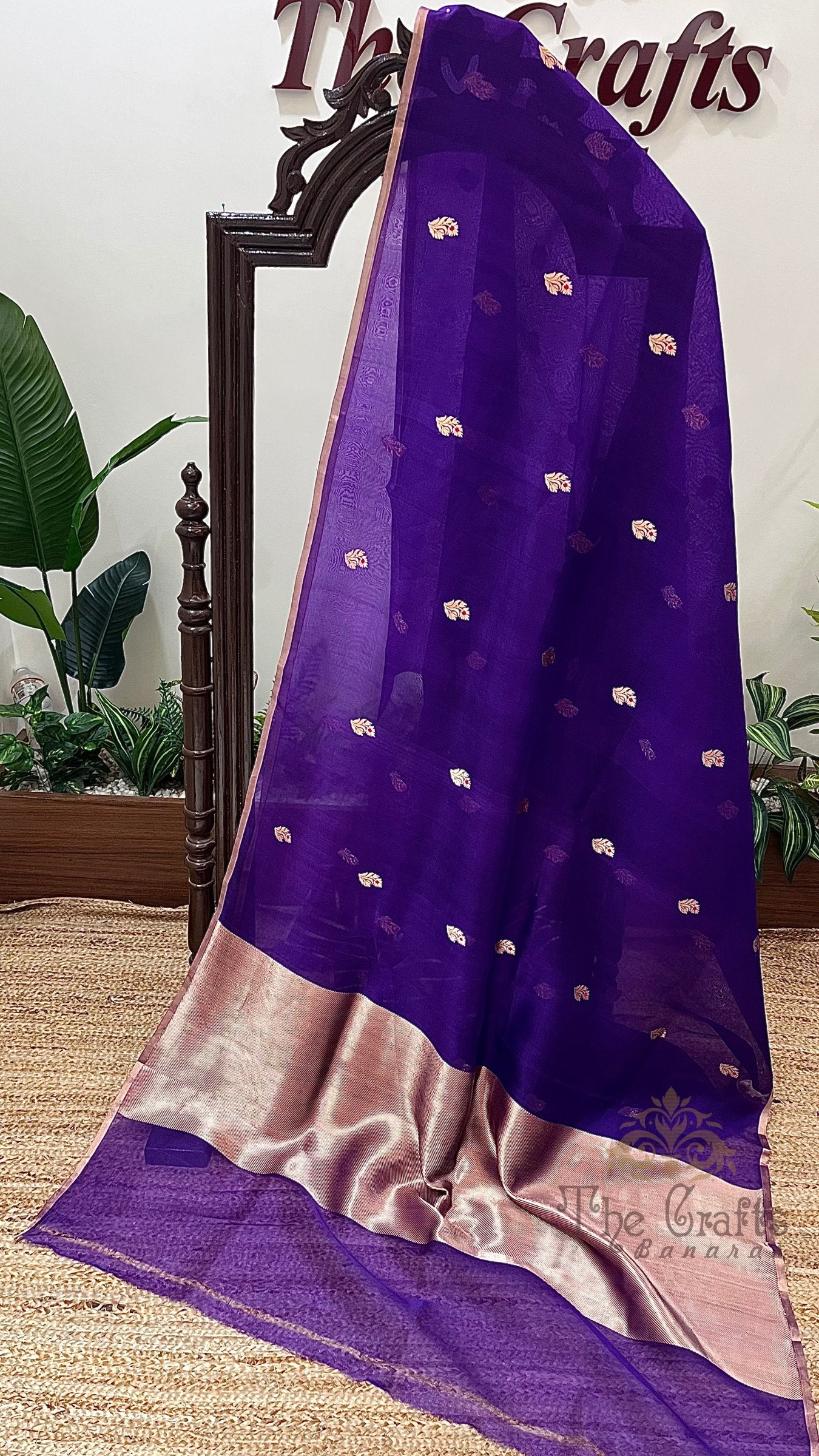 Pure Kora Silk Handloom Banarasi Saree - with kadhua motifs