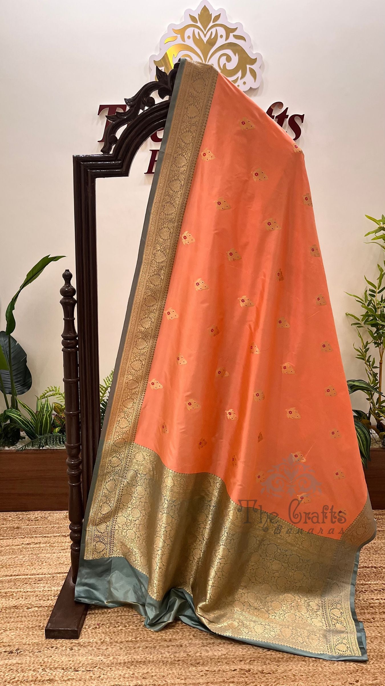 Pure Katan Silk Handloom Banarasi Saree - with kadhua motifs