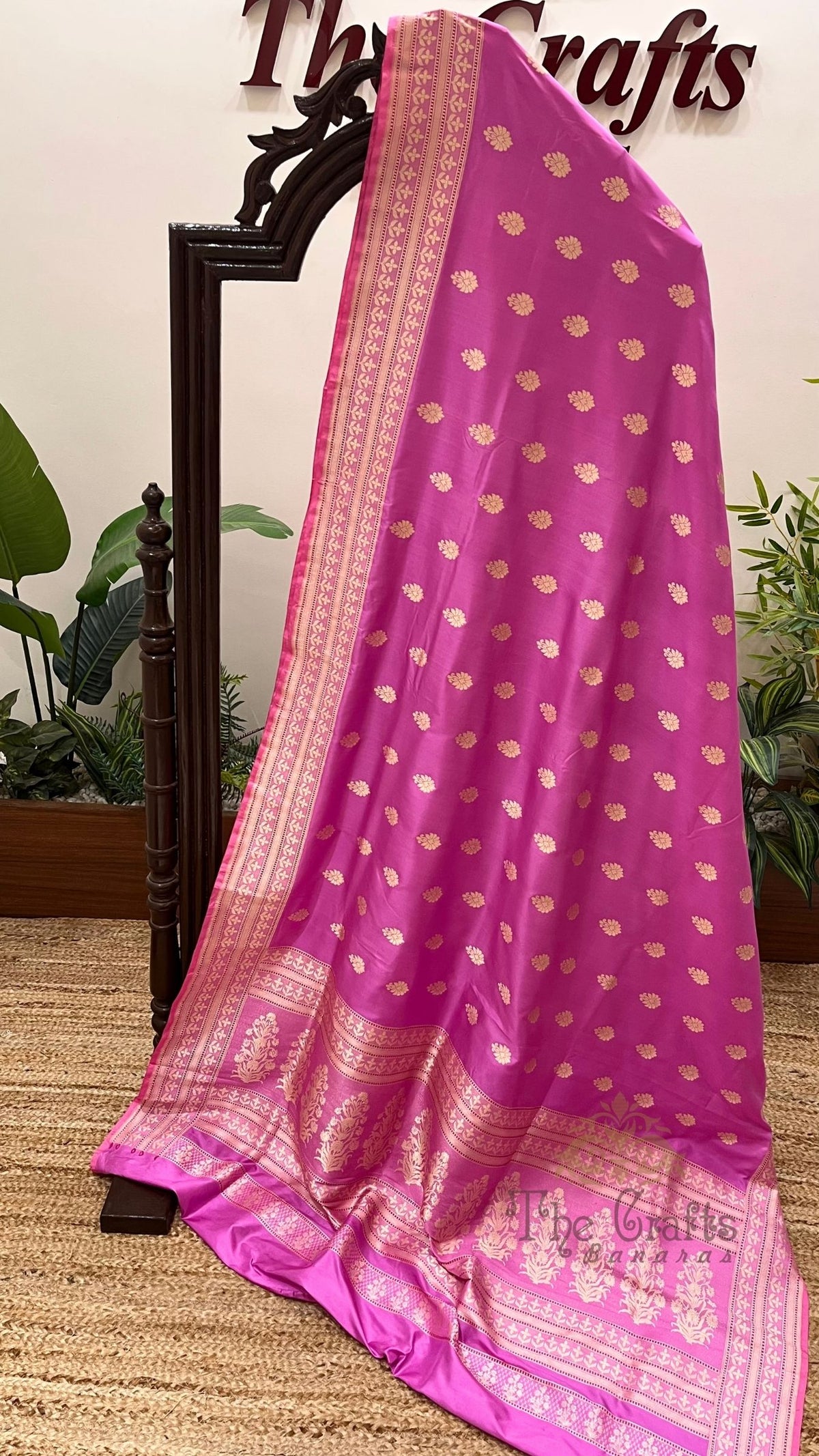 Pure Katan Silk Handloom Banarasi Saree - with kadhua motifs